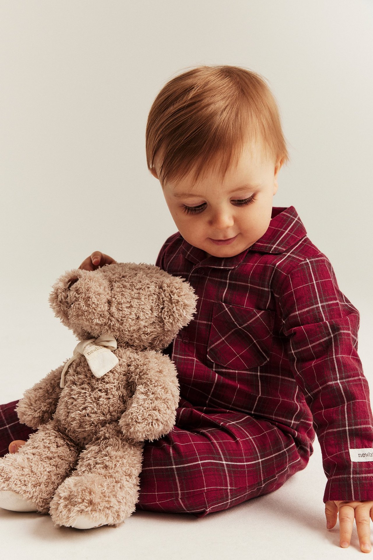 Czerwony kratki bawełniany piżama dla dzieci z guzikami z przodu, pasuje do mamy.