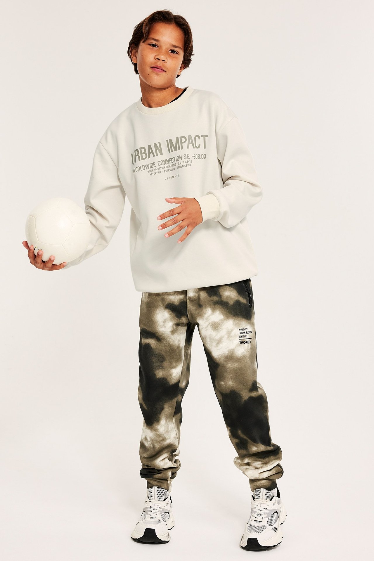 Collegepaita interlock-materiaalista