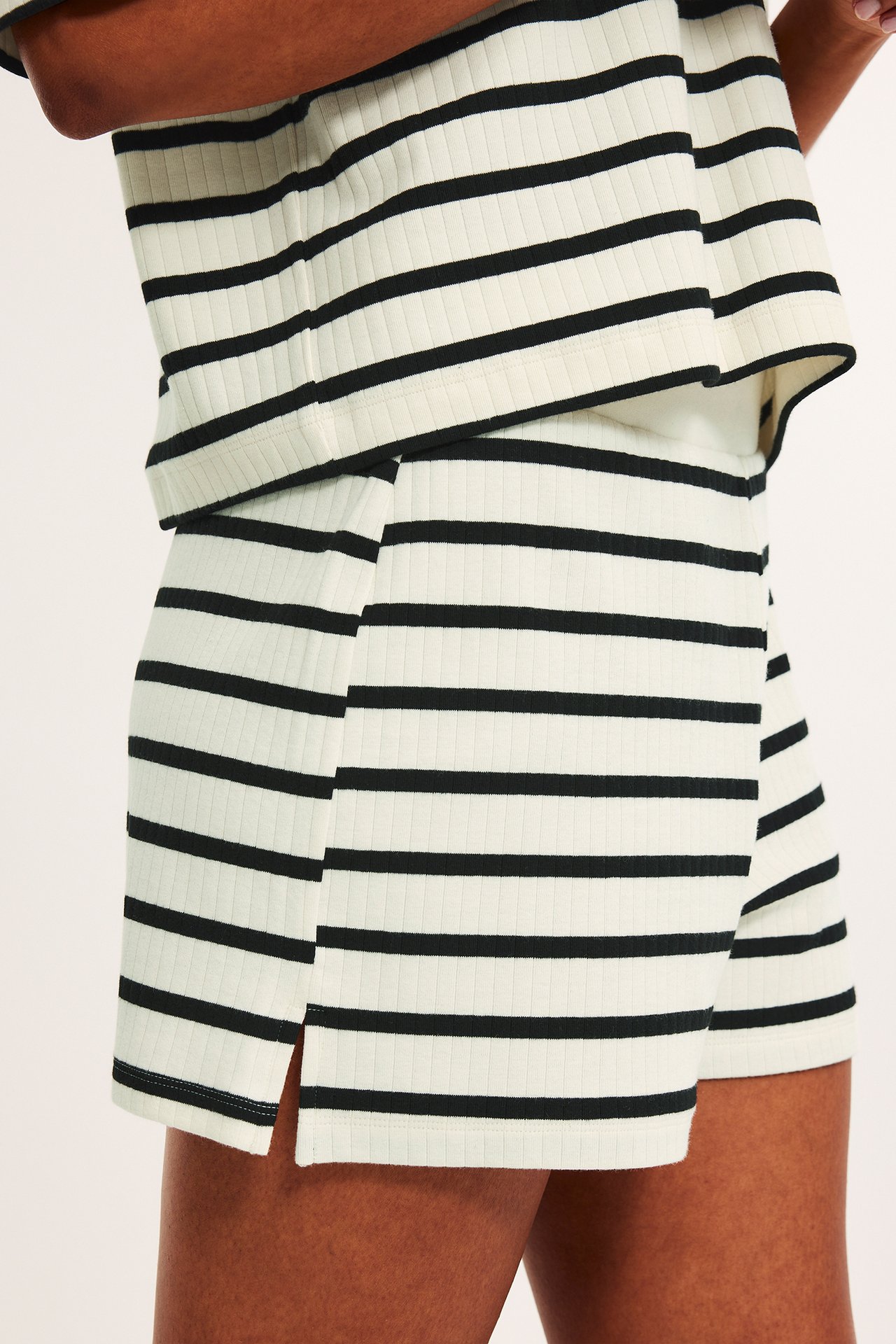 Raidalliset shortsit - Musta - 177cm / Storlek: S - 4