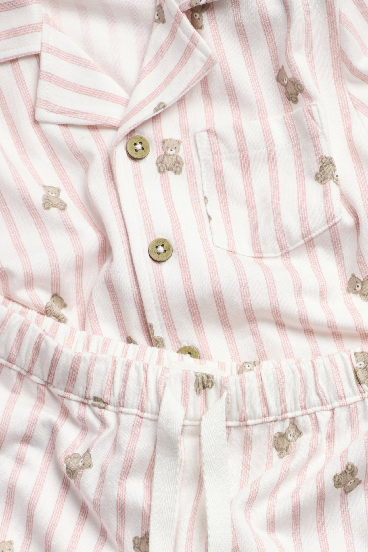 Pyjamas med nallebjörnar