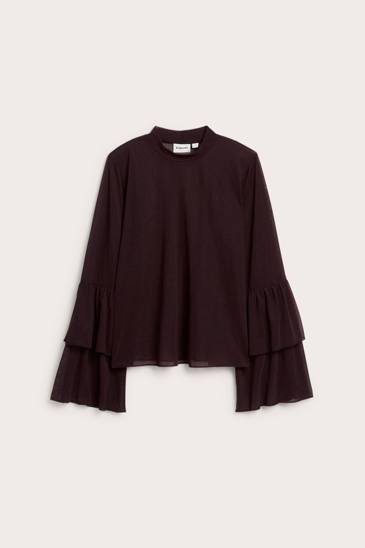 Widok z przodu ciemnoczerwonego, długiego topu z siateczki, ze stójką i dwuwarstwowymi falbankami na rękawach.