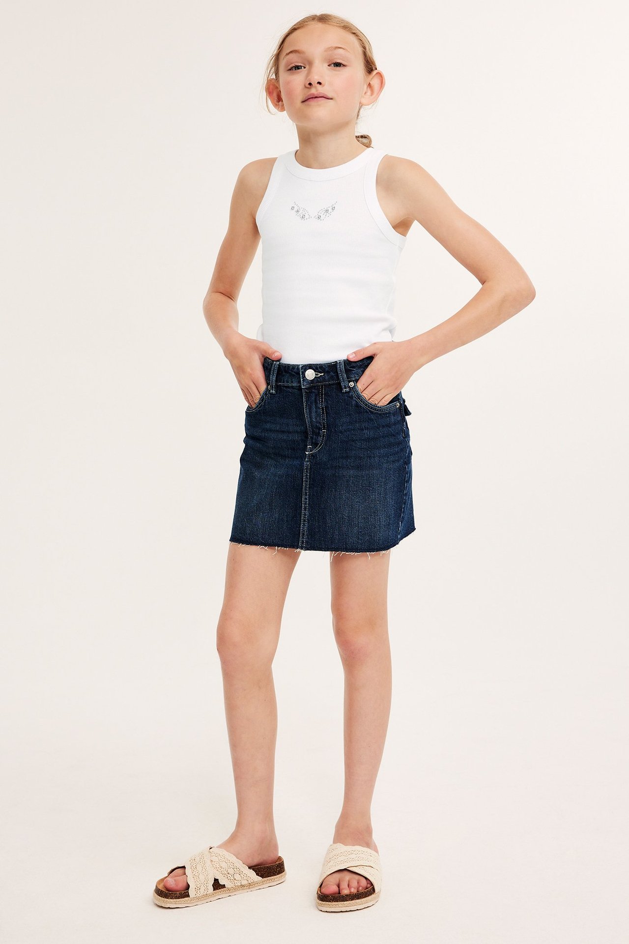 Ribbestrikket singlet med strass