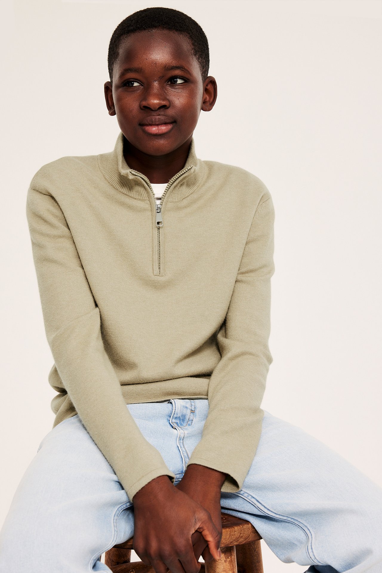 Stickad tröja med dragkedja