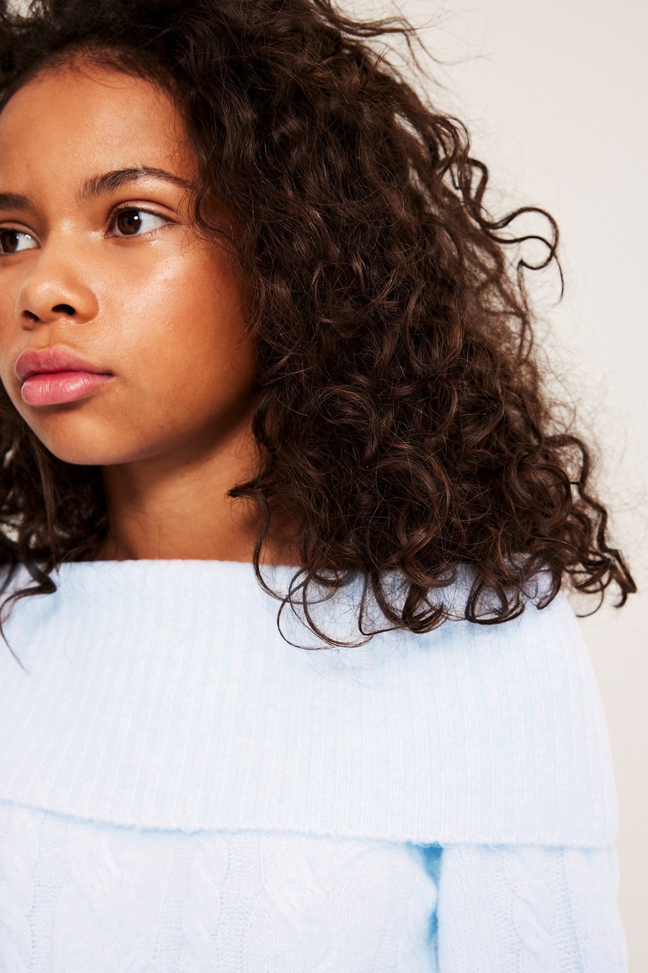 Kabelstrikket off shoulder-topp