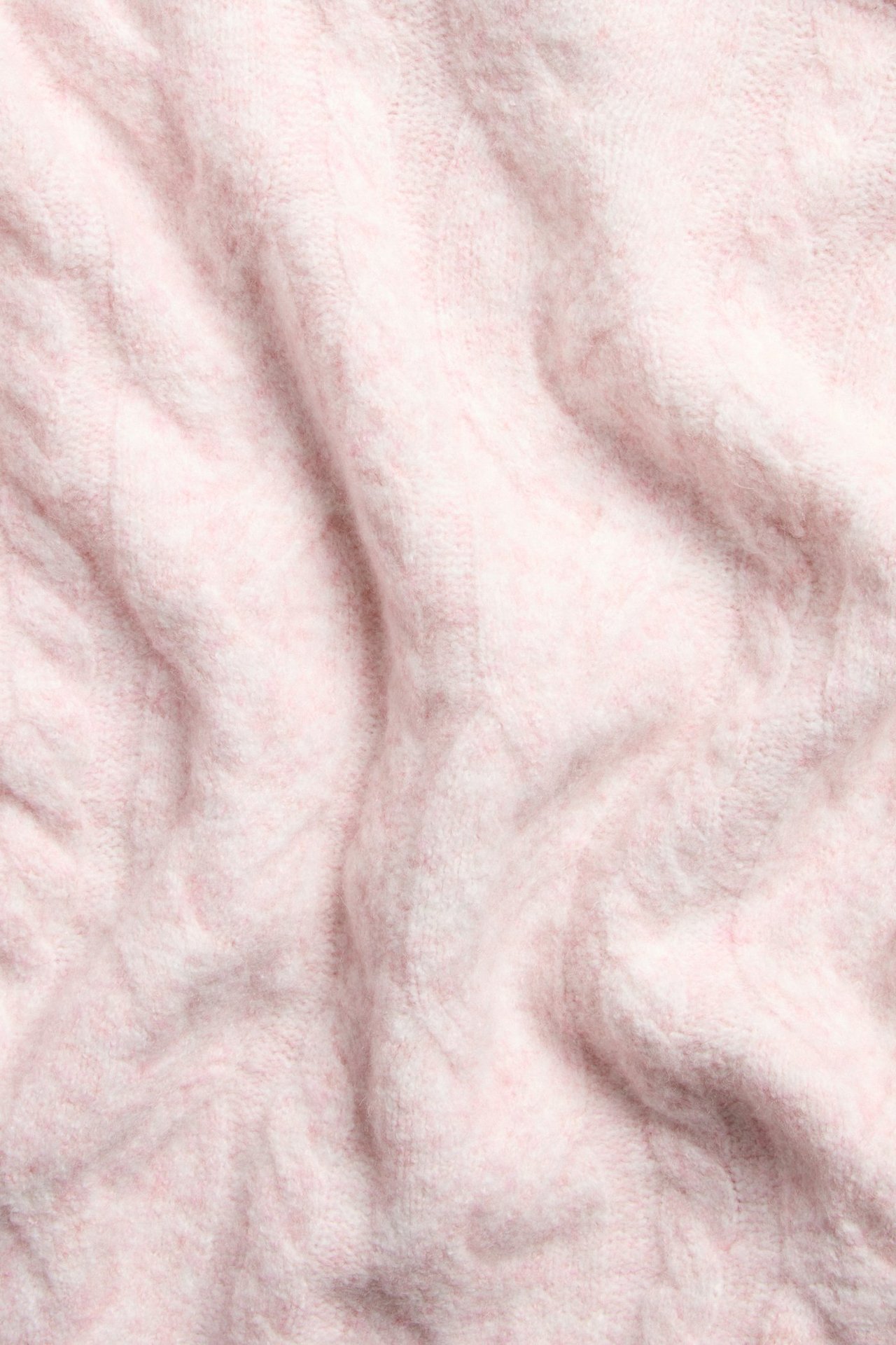 Vaaleanpunainen o-hals-kudottu pusero lapsille pehmeästä materiaalista, edestä näkyvä.