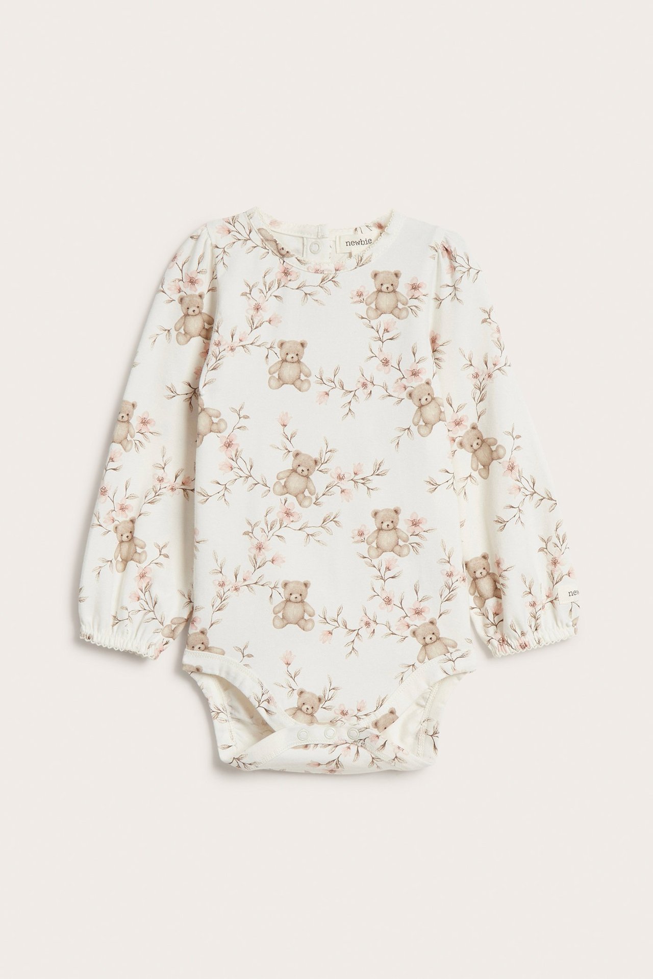 Frontbilde: Offwhite babybody med lang erme, blomster- og bamsemønster, trykknapper.