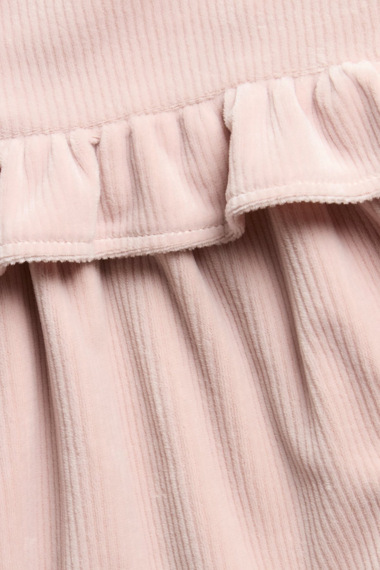 Röyhelösomisteinen veluurimekko