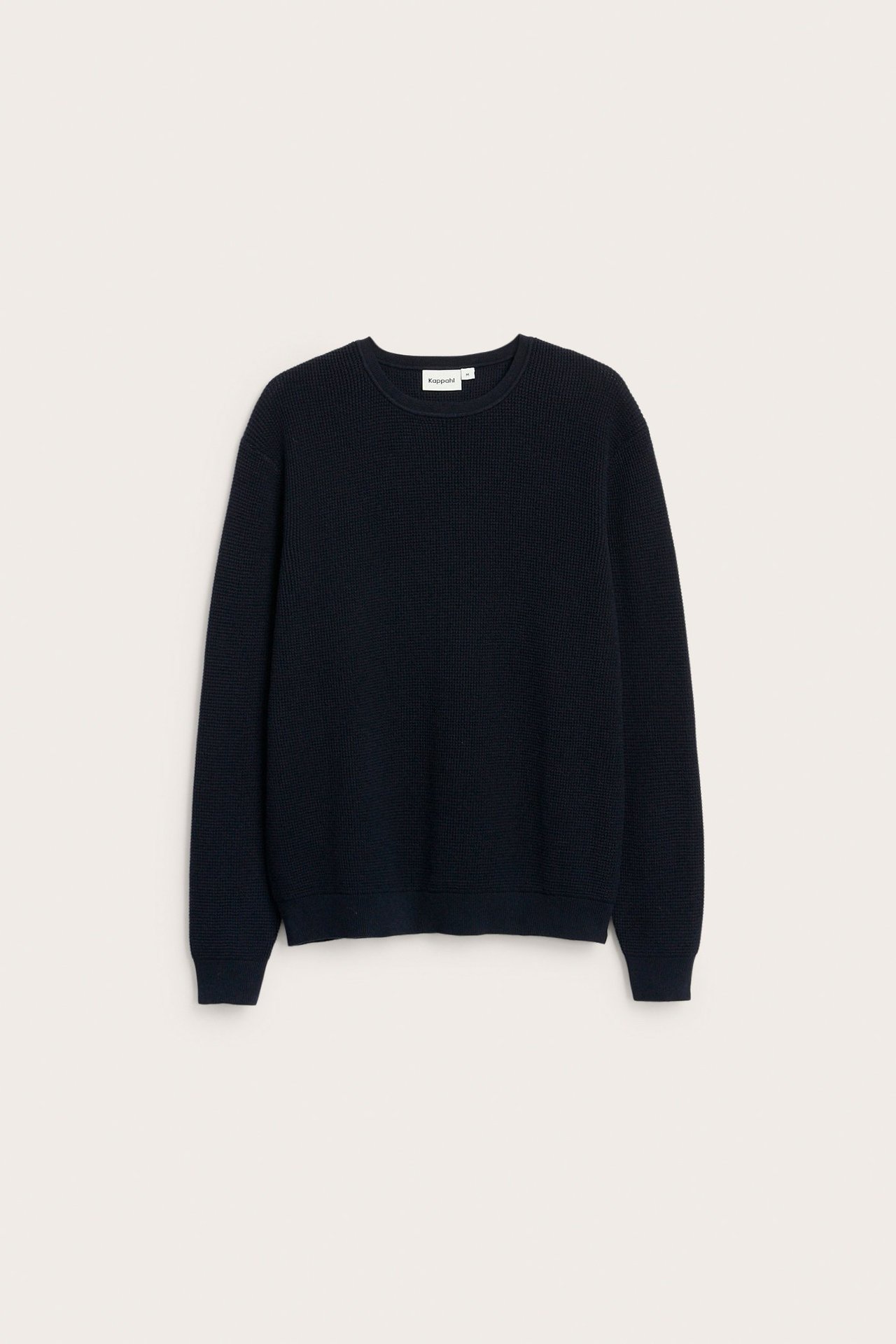 Forfra, mørkeblå ensfarget strikket herregenser i bomull og polyester.