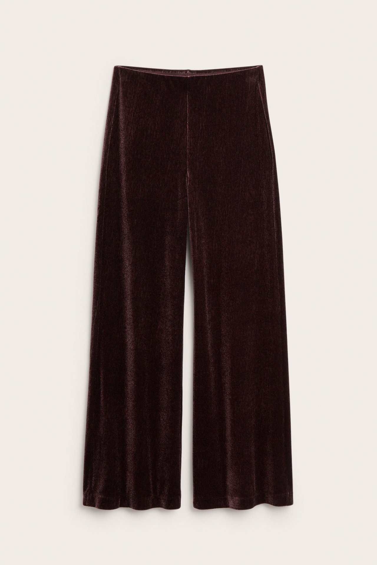 Forfra, vinrøde velourbukser med vide ben.