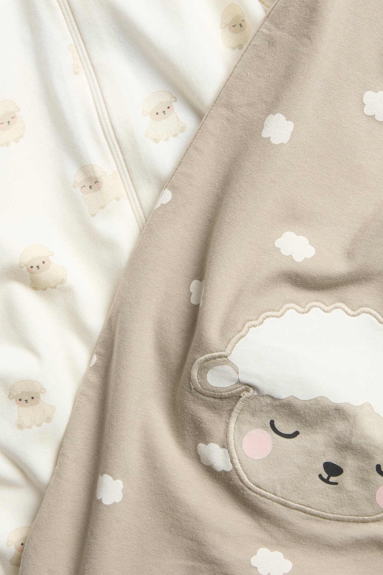 Dwupak piżam dla niemowląt z wzorem owcy i aplikacją, bawełna i elastan.