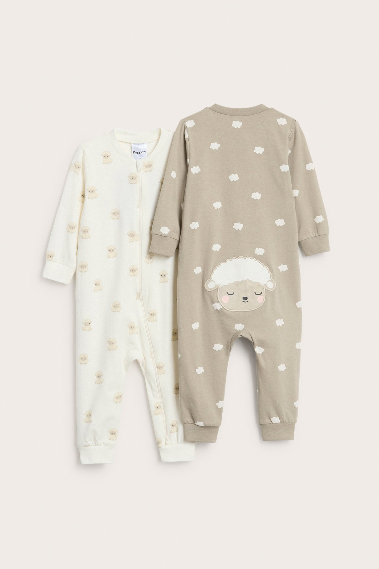 Två-pack pyjamas i bomull och elastan med lamm och molntryck, baby, framifrån.