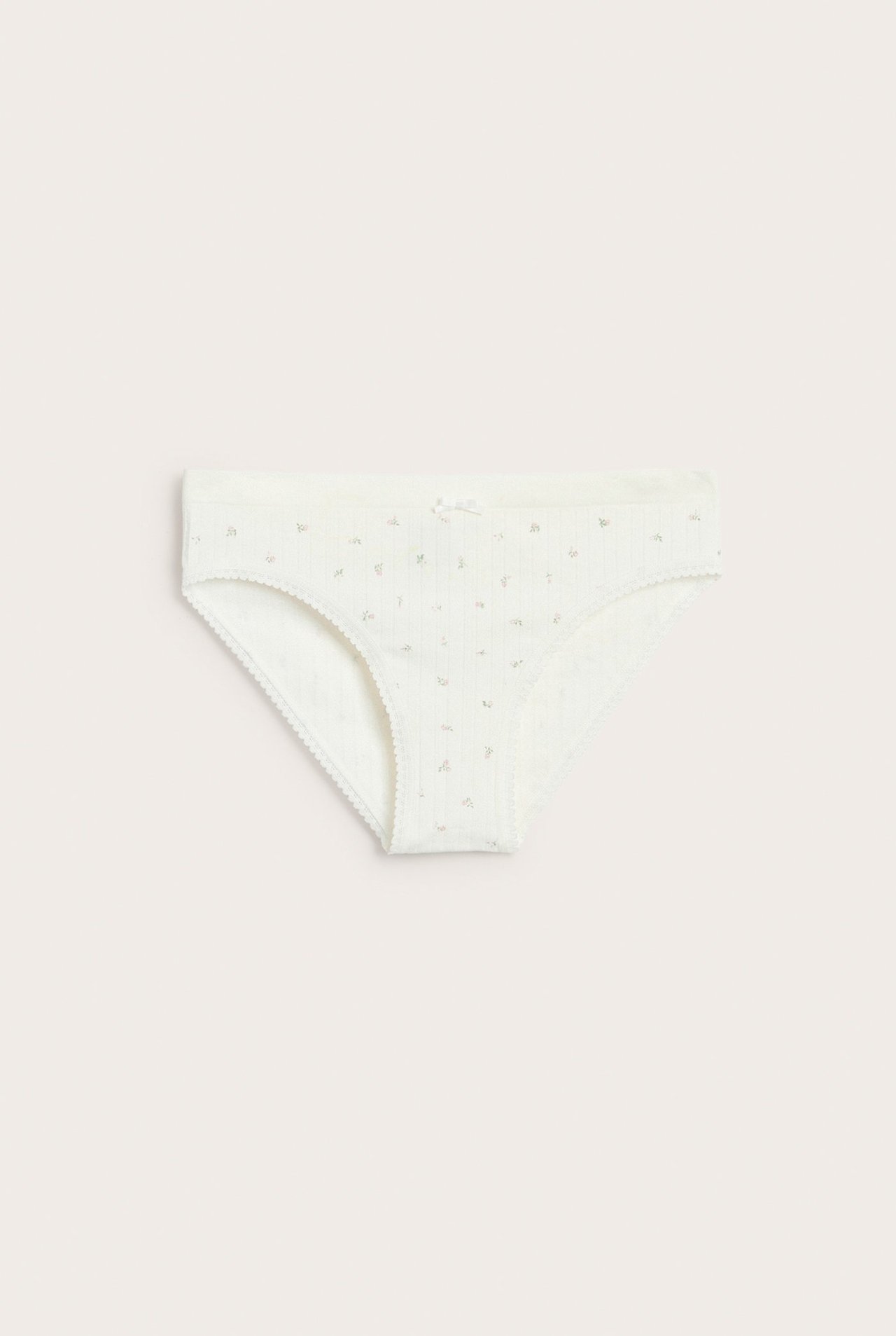 Hvit seamless truse med mønster, kvinne, forfra visning.