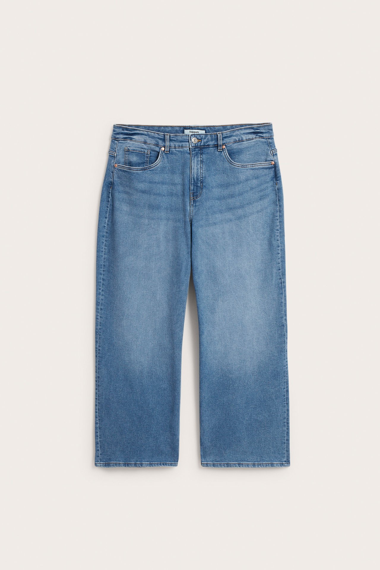 Widok z przodu: Jasnoniebieskie proste dżinsy z wysokim stanem, comfort stretch i pięcioma kieszeniami.