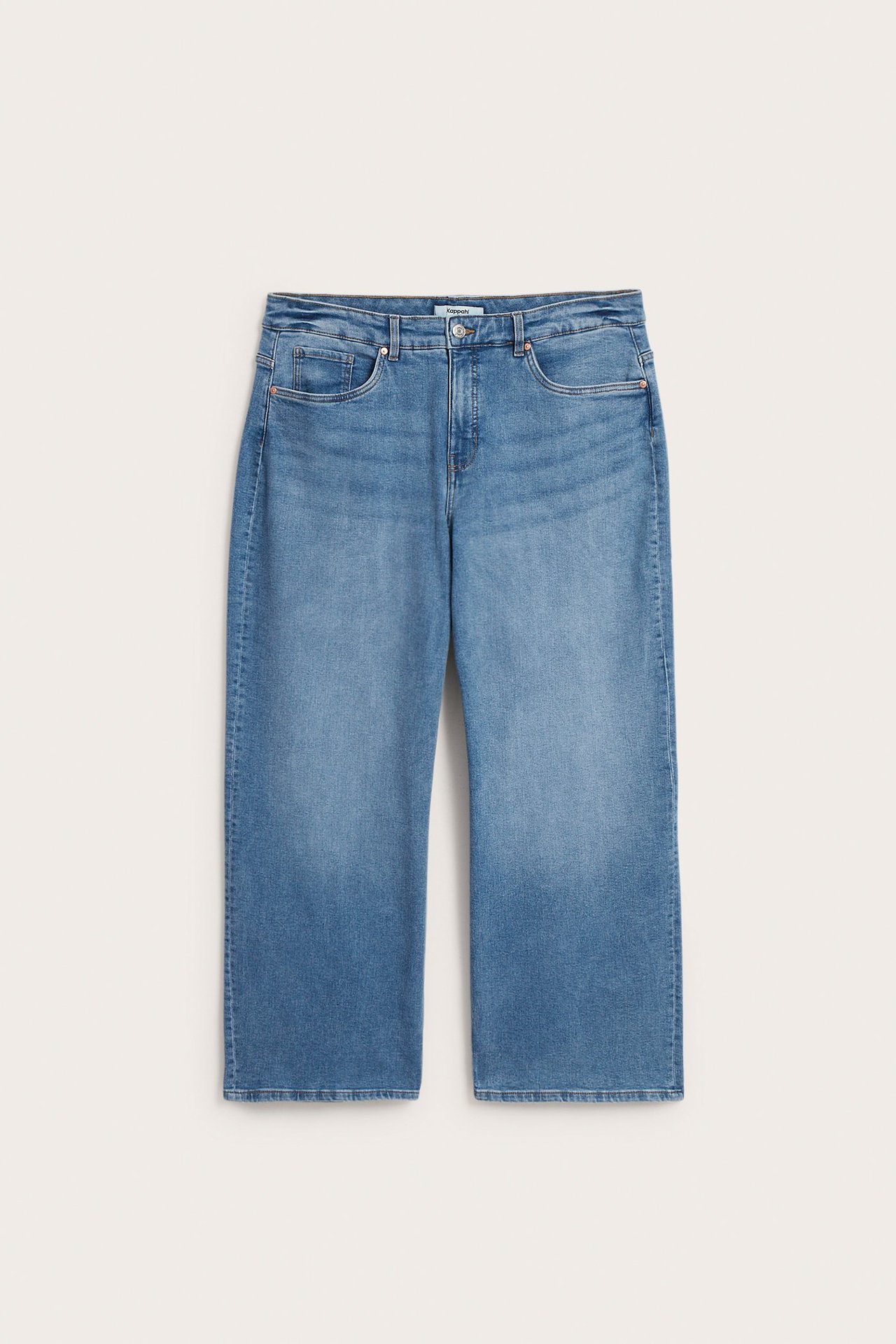 Framifrån: Ljusblå raka jeans med hög midja, comfort stretch och fem fickor.