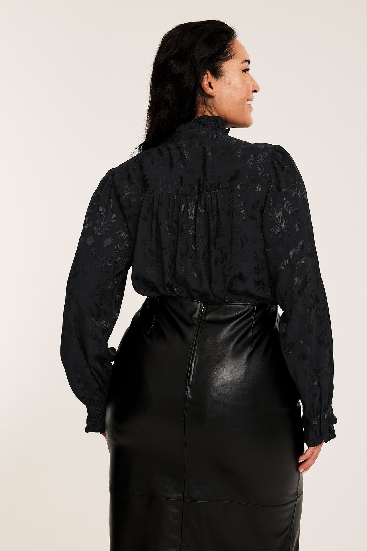 Mønstret bluse med knytebånd - Svart - 173cm / Storlek: XL - 6