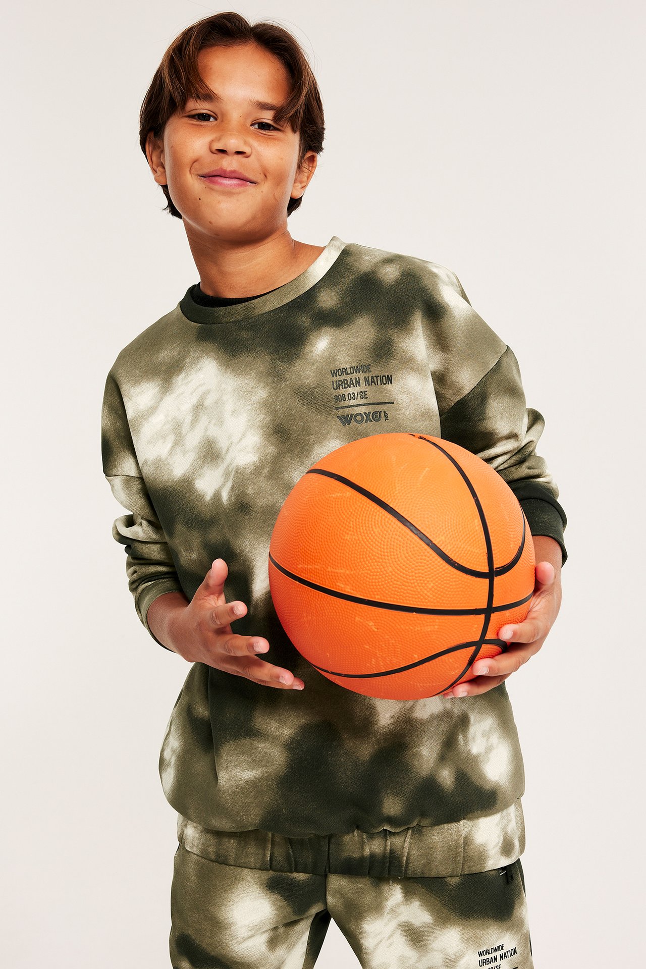 Kuviollinen collegepaita