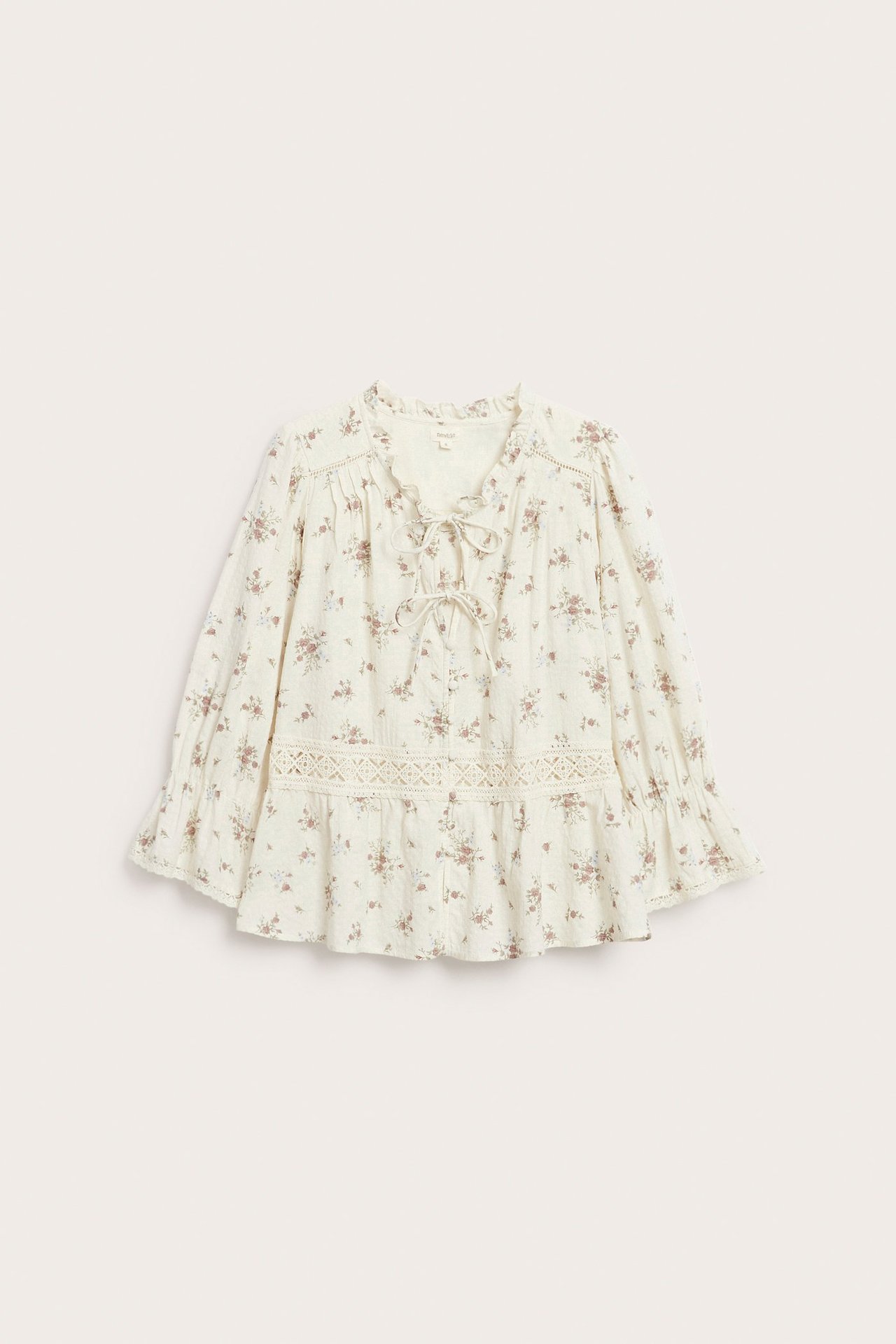 Widok z przodu: ecru bawełniana bluzka peplum w kwiaty, z koronką, dekoltem w serek i wiązaniami.