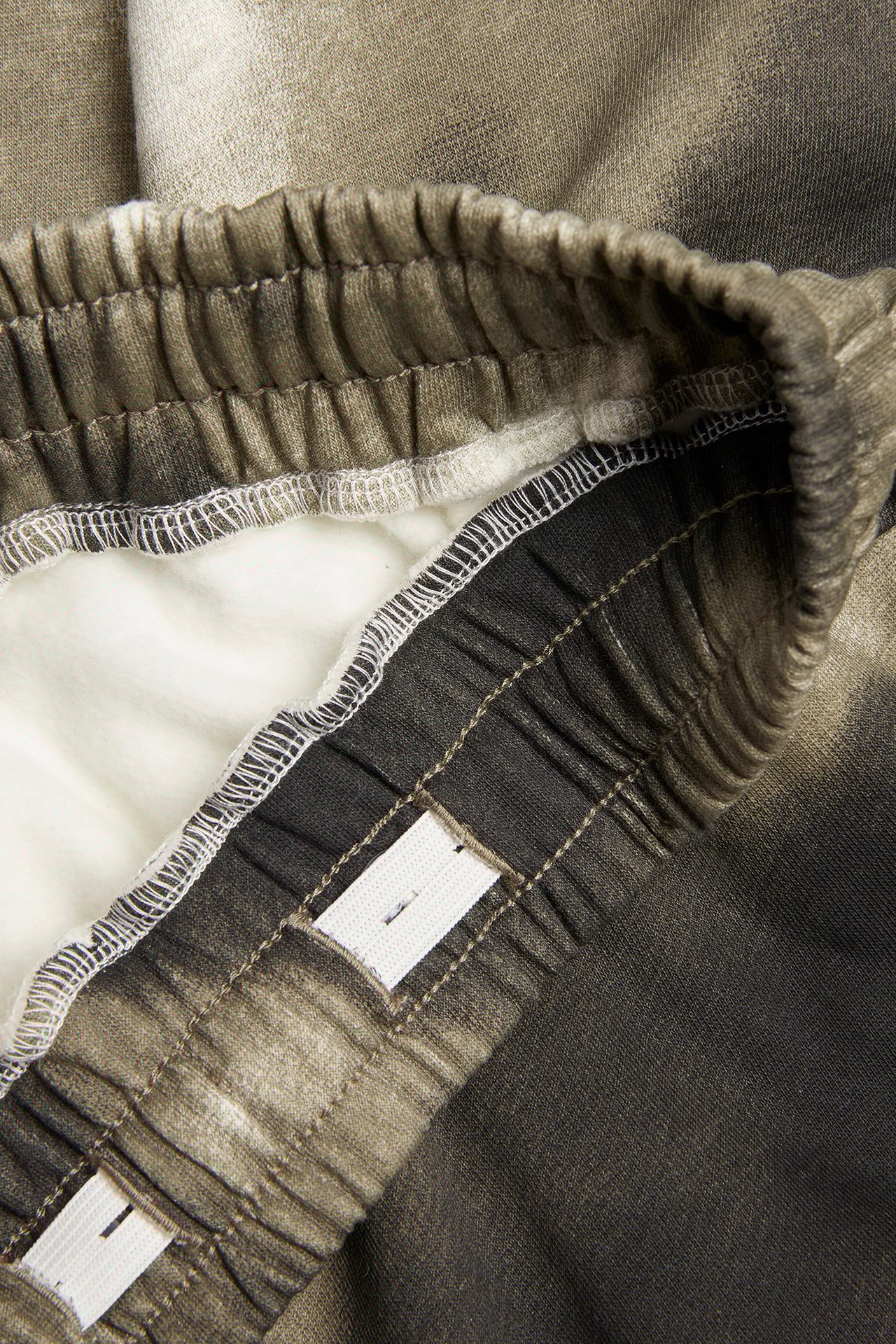 Spodnie dresowe we wzory