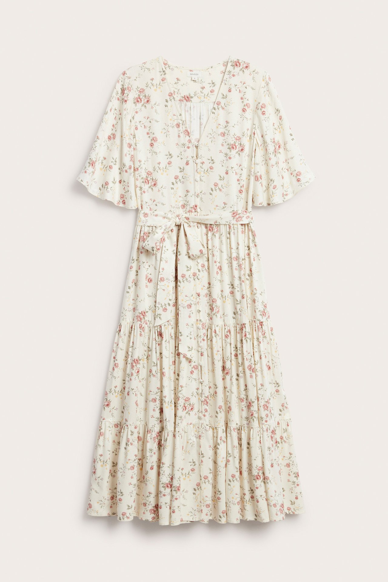 Forfra, offwhite blomstret viskose-midikjole med korte ermer og knytebelte i midjen.