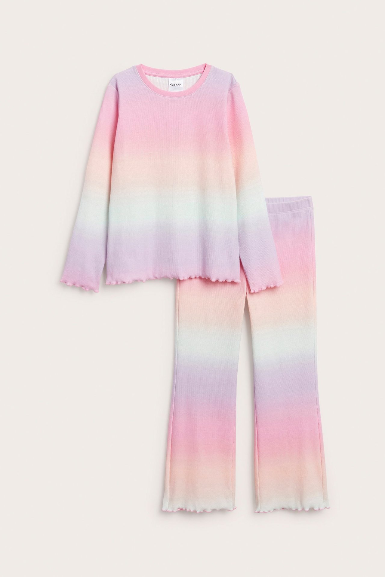 Widok z przodu: dziecięca piżama z prążkowanej bawełny z różowo-pomarańczowo-zielono-fioletowym wzorem ombre i falbanami.