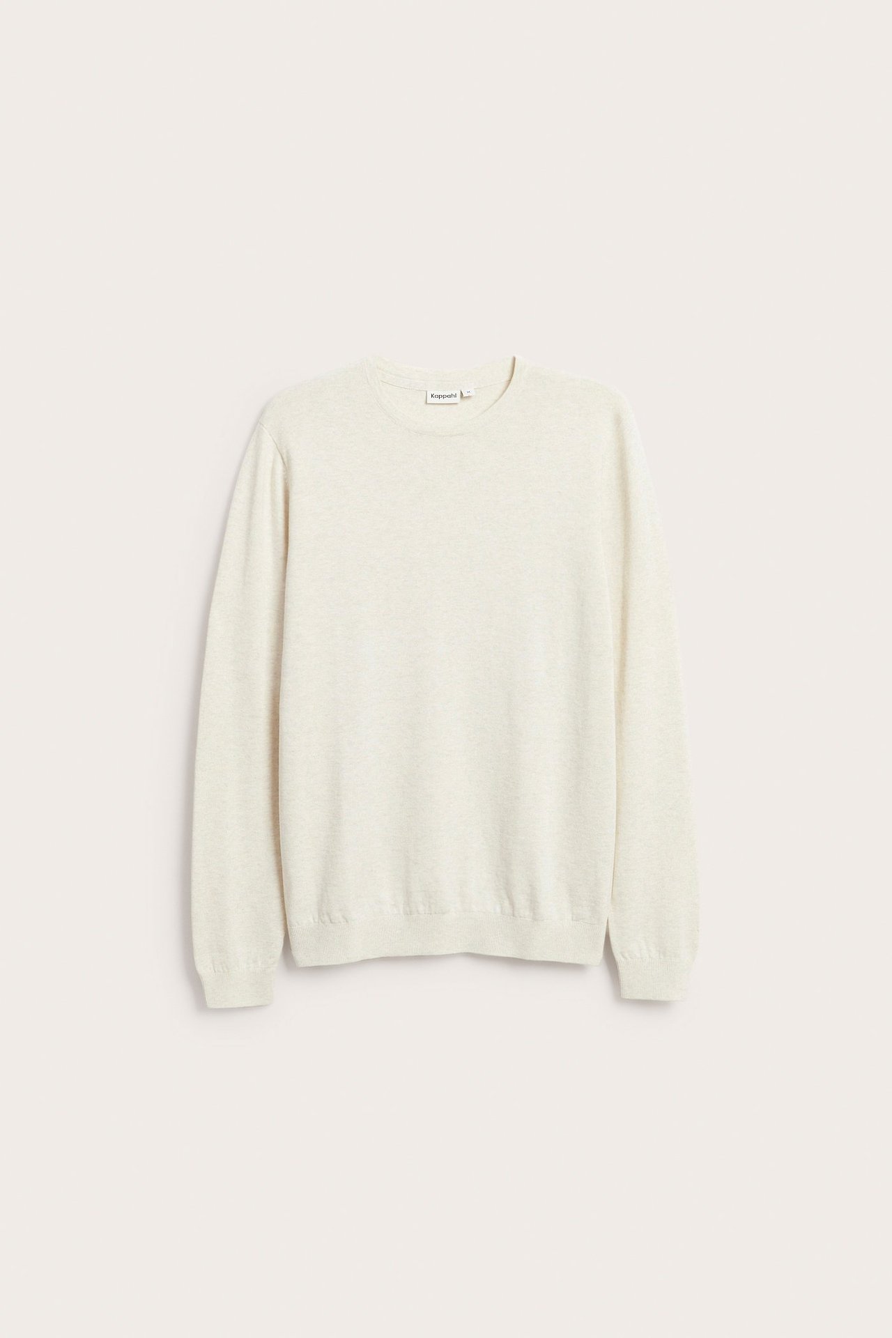 Frontvy av en finstickad vit melerad herrtröja i 100% bomull med rundhals och långa ärmar.