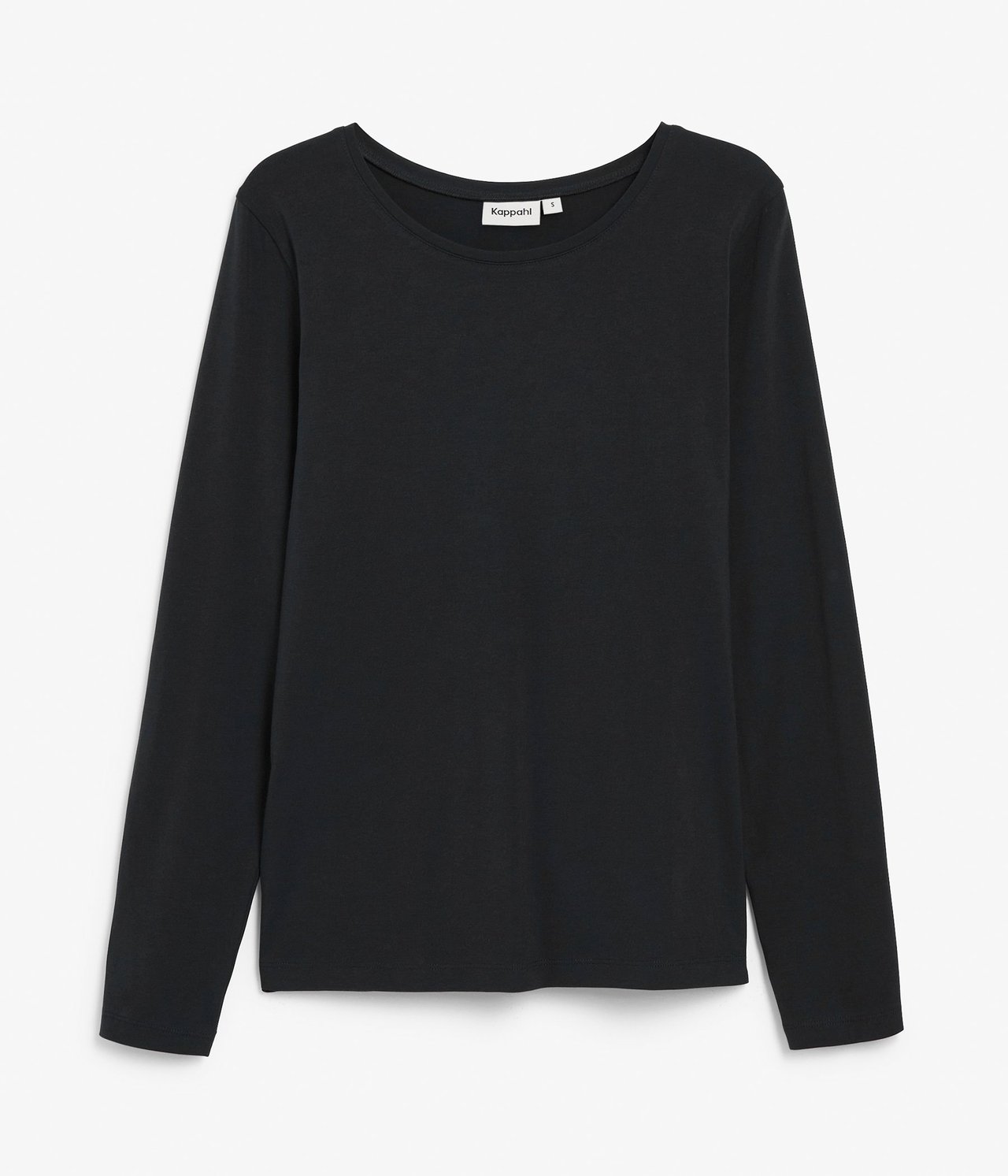 Frontvisning av en svart langermet basetopp med rund hals, laget av bomullsblanding.