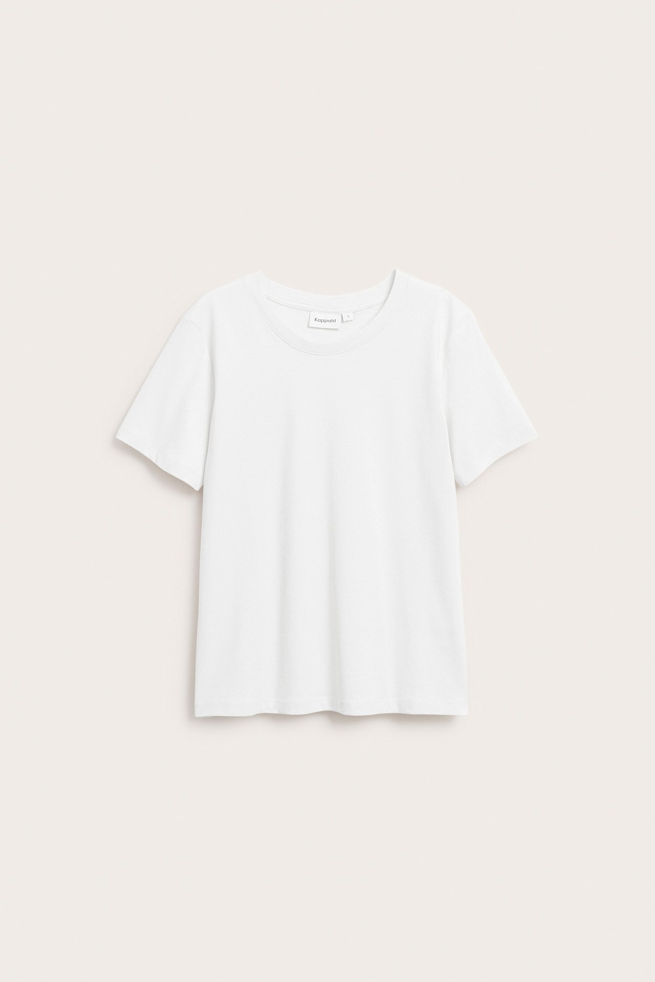 Frontvisning av en offwhite regular t-skjorte i bomull med rett passform.