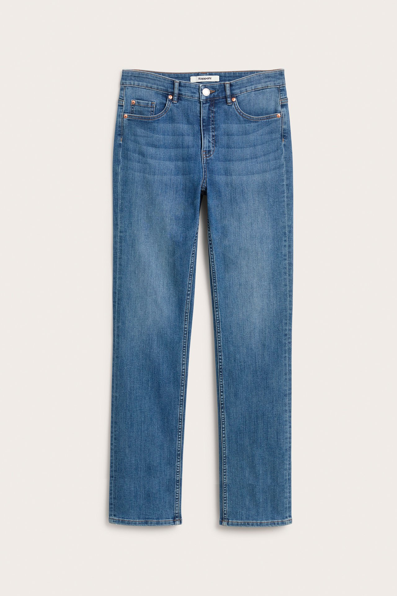 Edestä näkymä sinisistä denim suorista farkuista, joissa on normaali vyötärö ja erittäin pitkät lahkeet.
