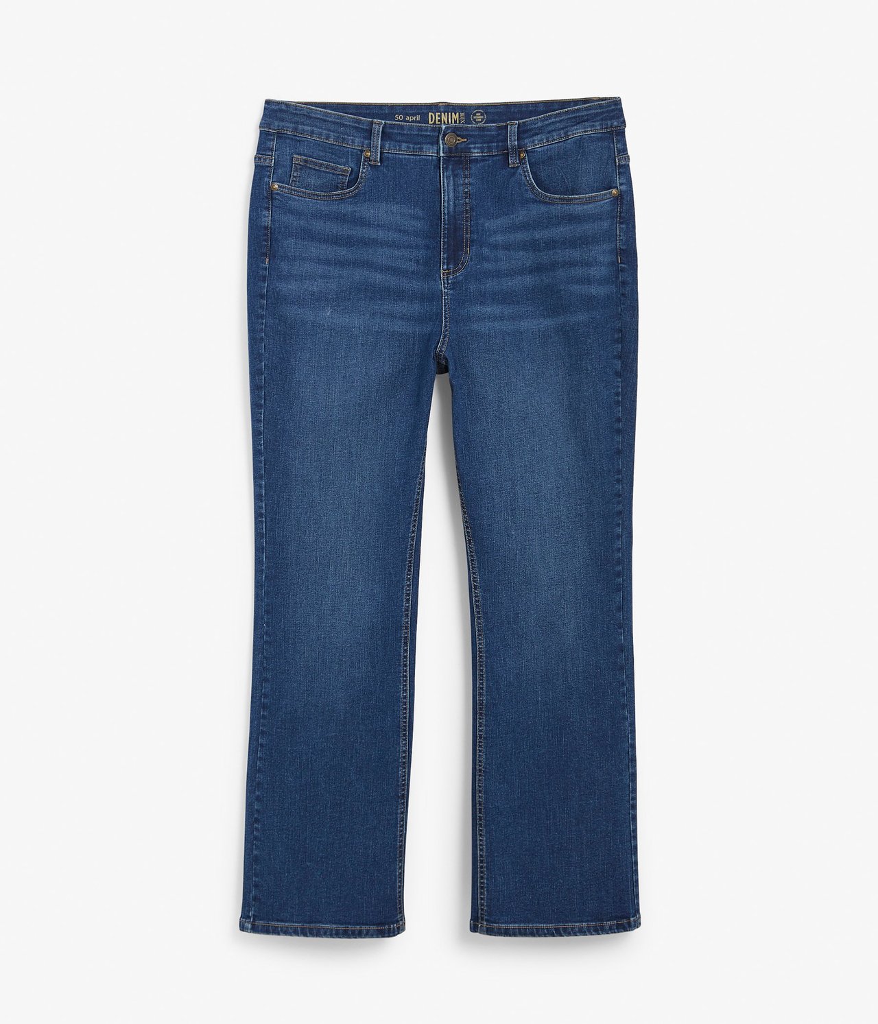Edestä näkymä yksivärisistä deniminsinisistä bootcut-farkuista korkealla vyötäröllä.