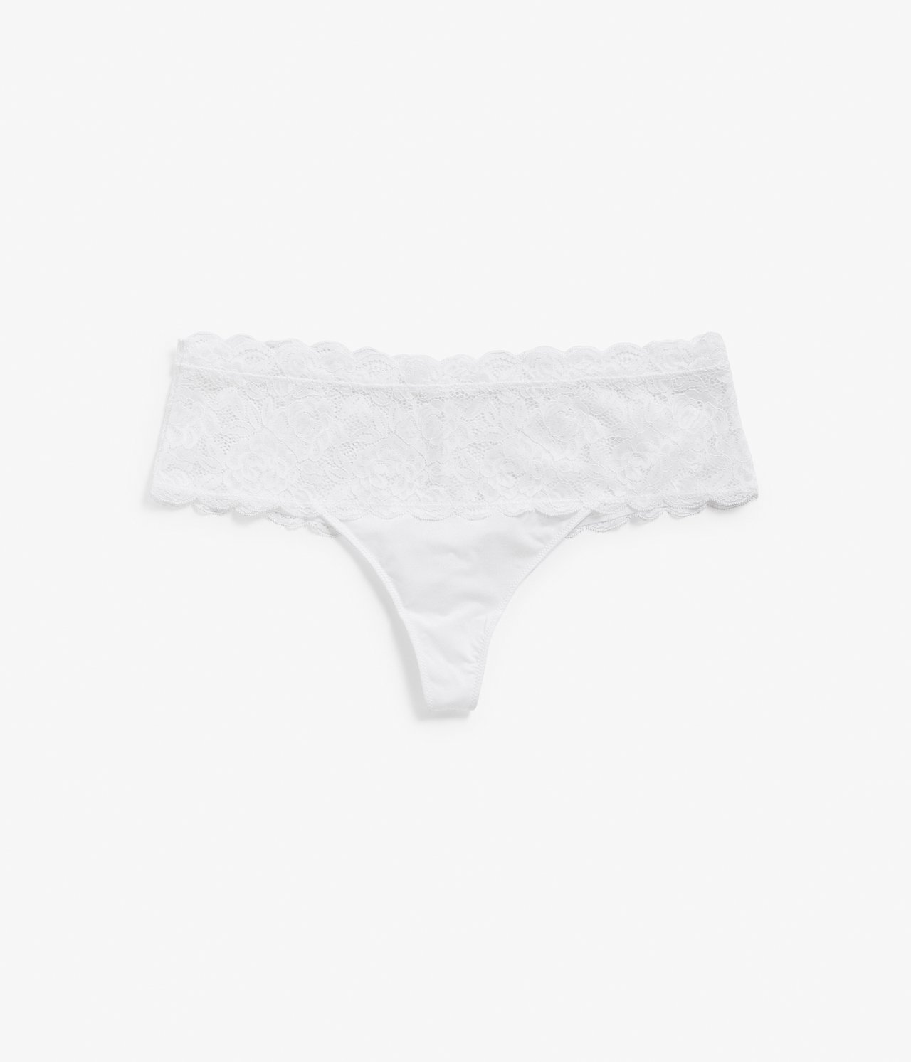 Edestä, valkoinen pitsistringit, leveä aaltoileva pitsireuna vyötäröllä.
