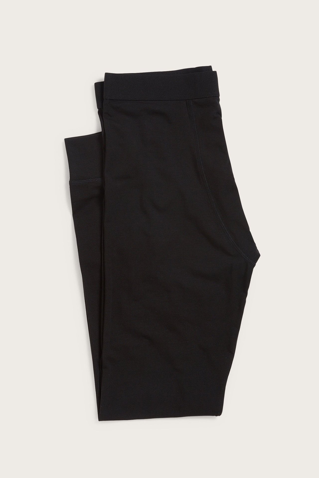 Toppvy av ett par vikta svarta långkalsonger i bomull/elastan för herr.