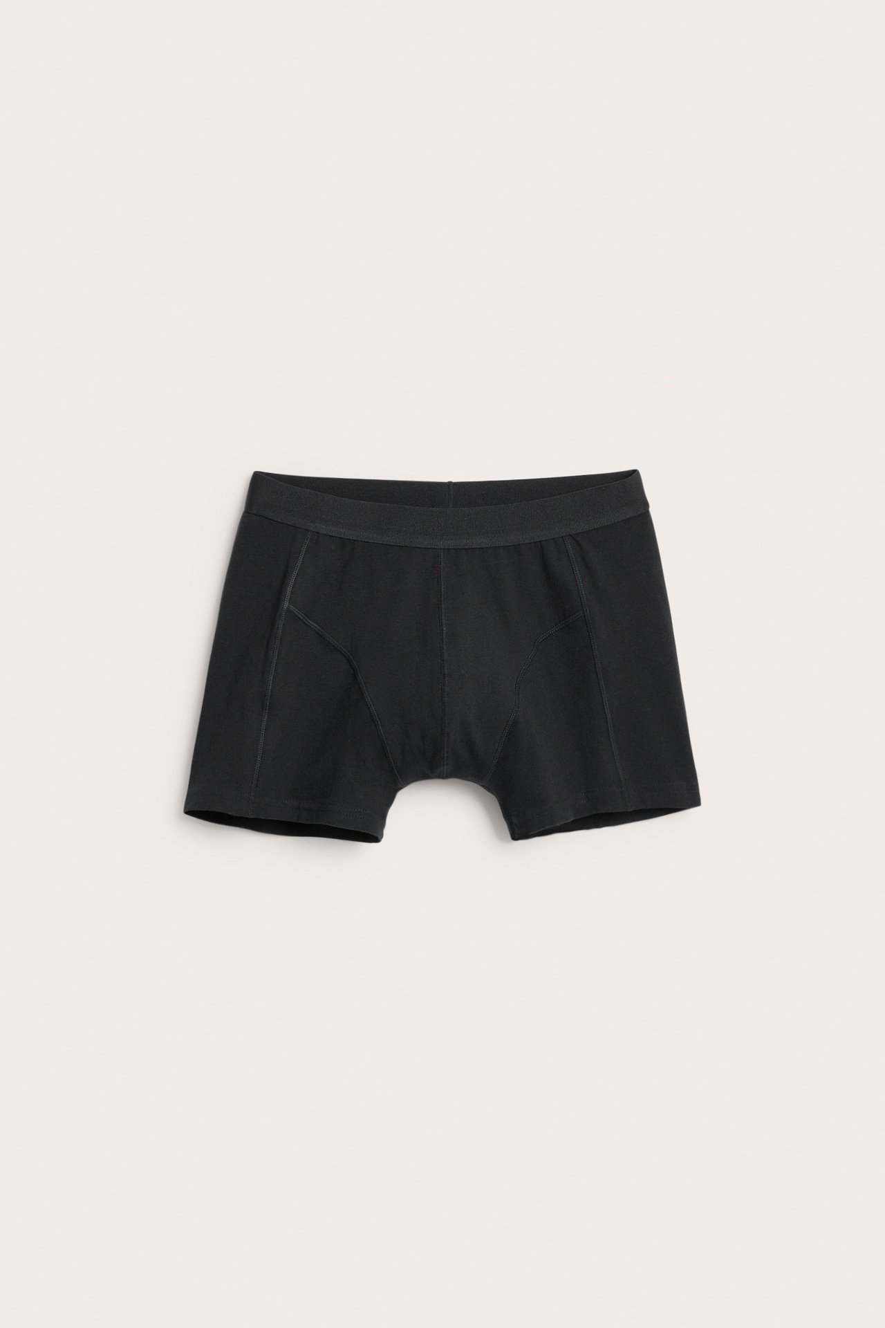 Frontvy av svarta boxerkalsonger för herr i bomullsblandning med enfärgad resår och normal benlängd.