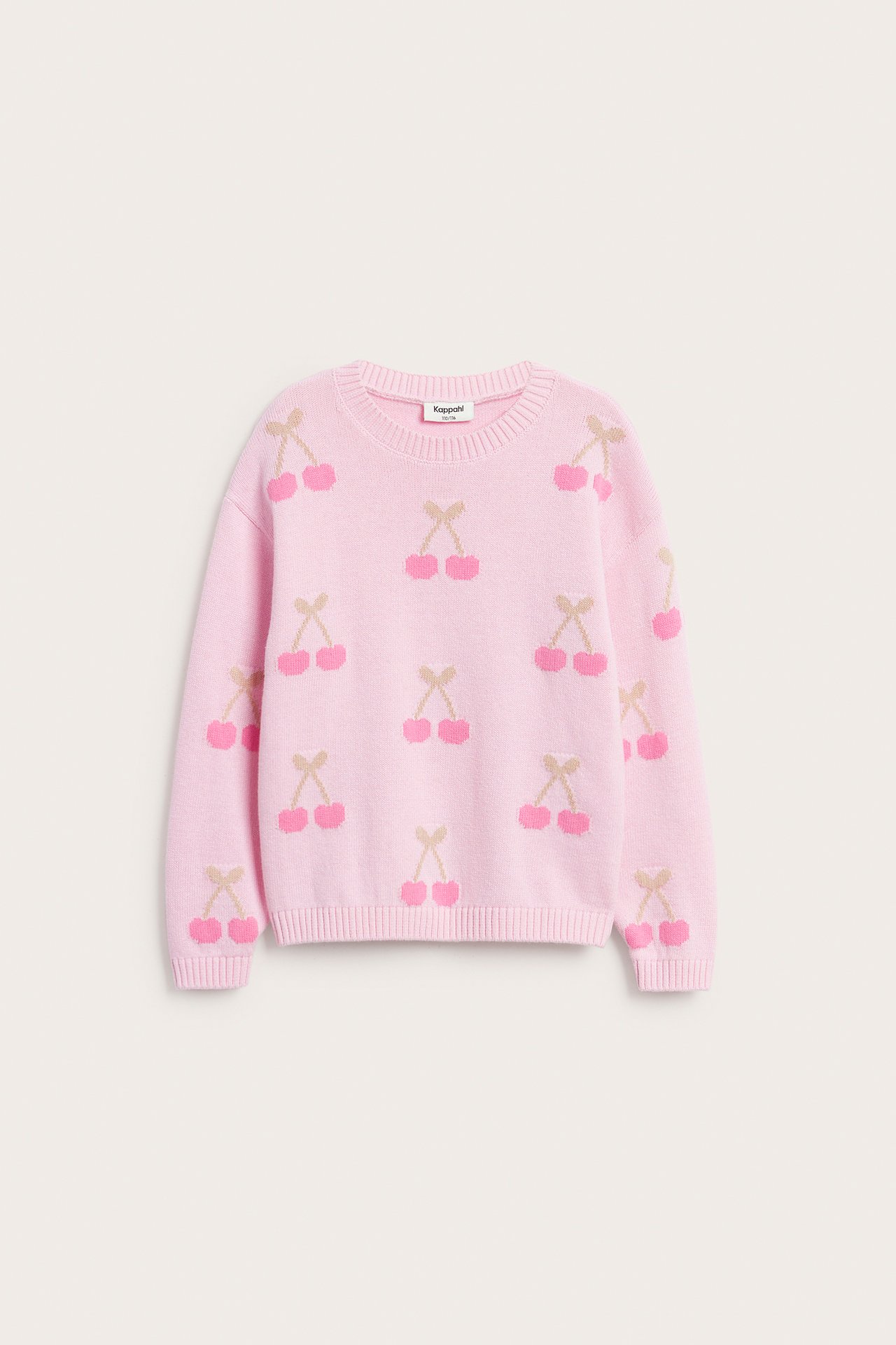 Edestä kuvattu vaaleanpunainen puuvillaneule, jossa on vaaleanpunaisten kirsikoiden kuvio ja resorit.