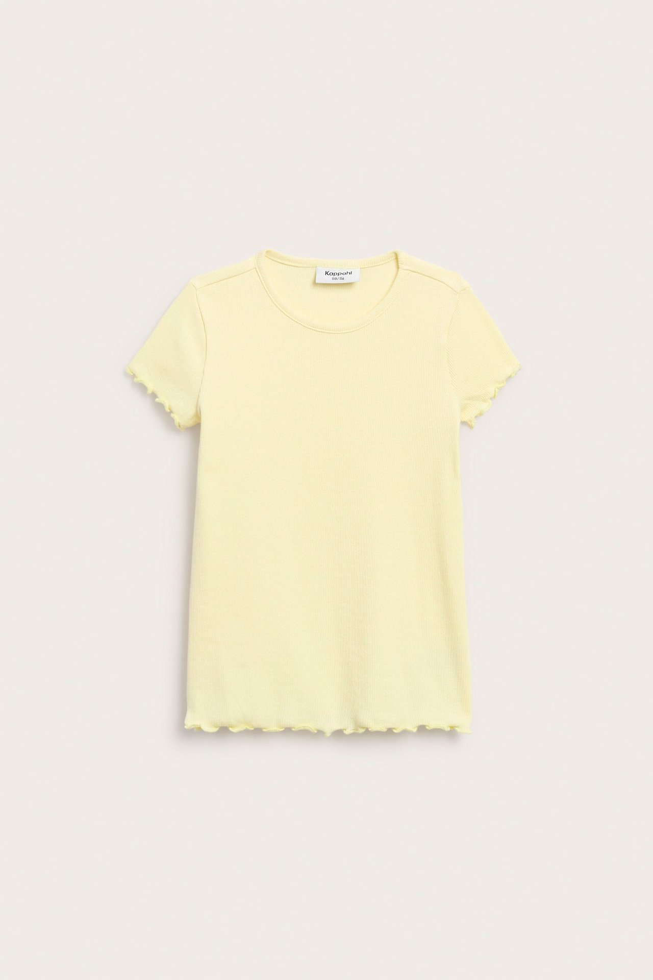 Framifrån, en ljusgul ribbad kortärmad topp med babylockkanter vid ärmslut och nederkant.