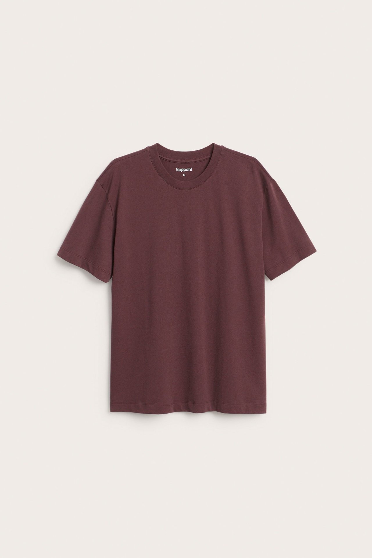 Frontvy av en mörkröd, enfärgad, lös passform, kortärmad bomulls-t-shirt med rund hals för herr.