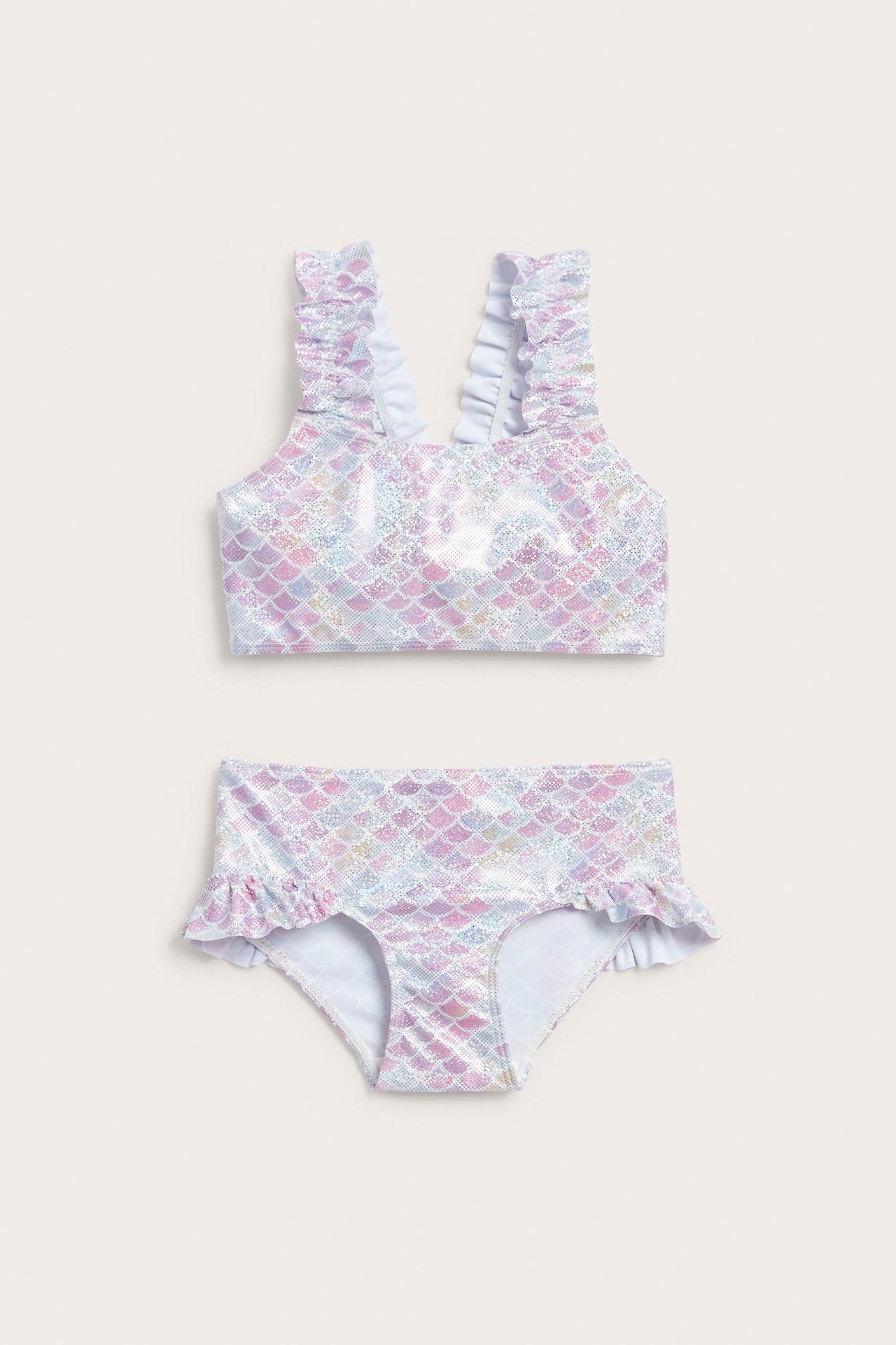 Edestä, kimalteleva merenneitokuvioinen lasten bikini, jossa röyhelöolkaimet ja -alushousut.