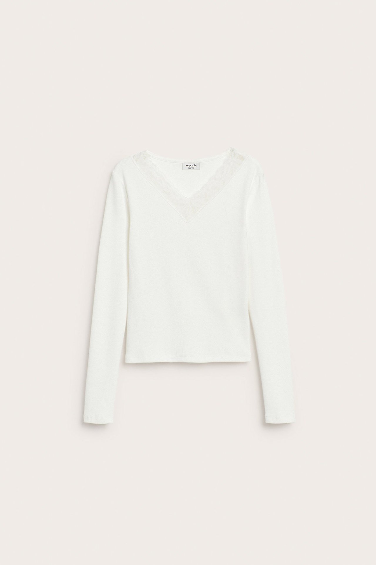 Widok z przodu: Ecru prążkowany top z długim rękawem, dekoltem w serek i koronkowym wykończeniem.