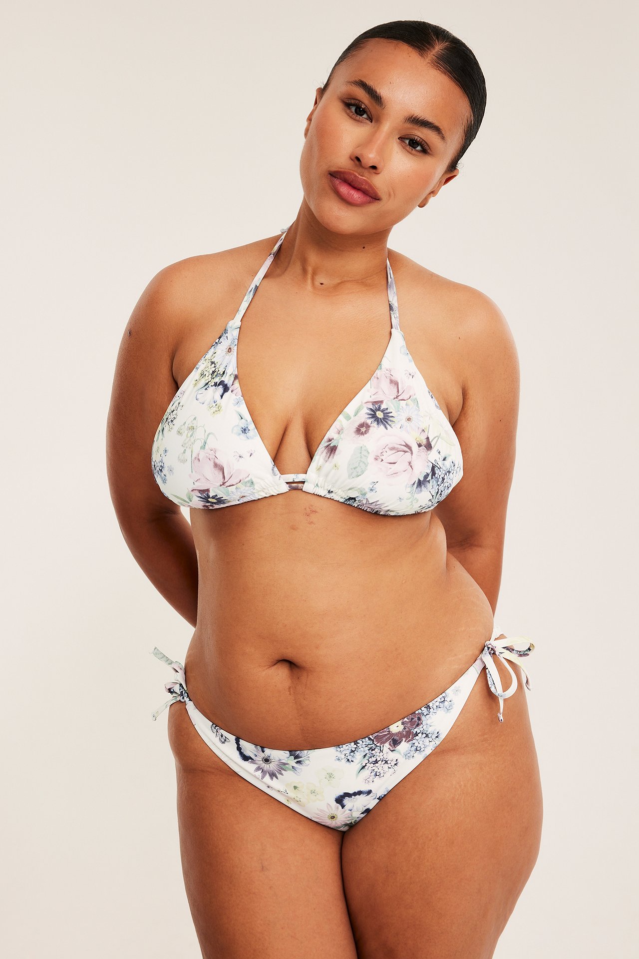 Bikinitrosa brief med knytband