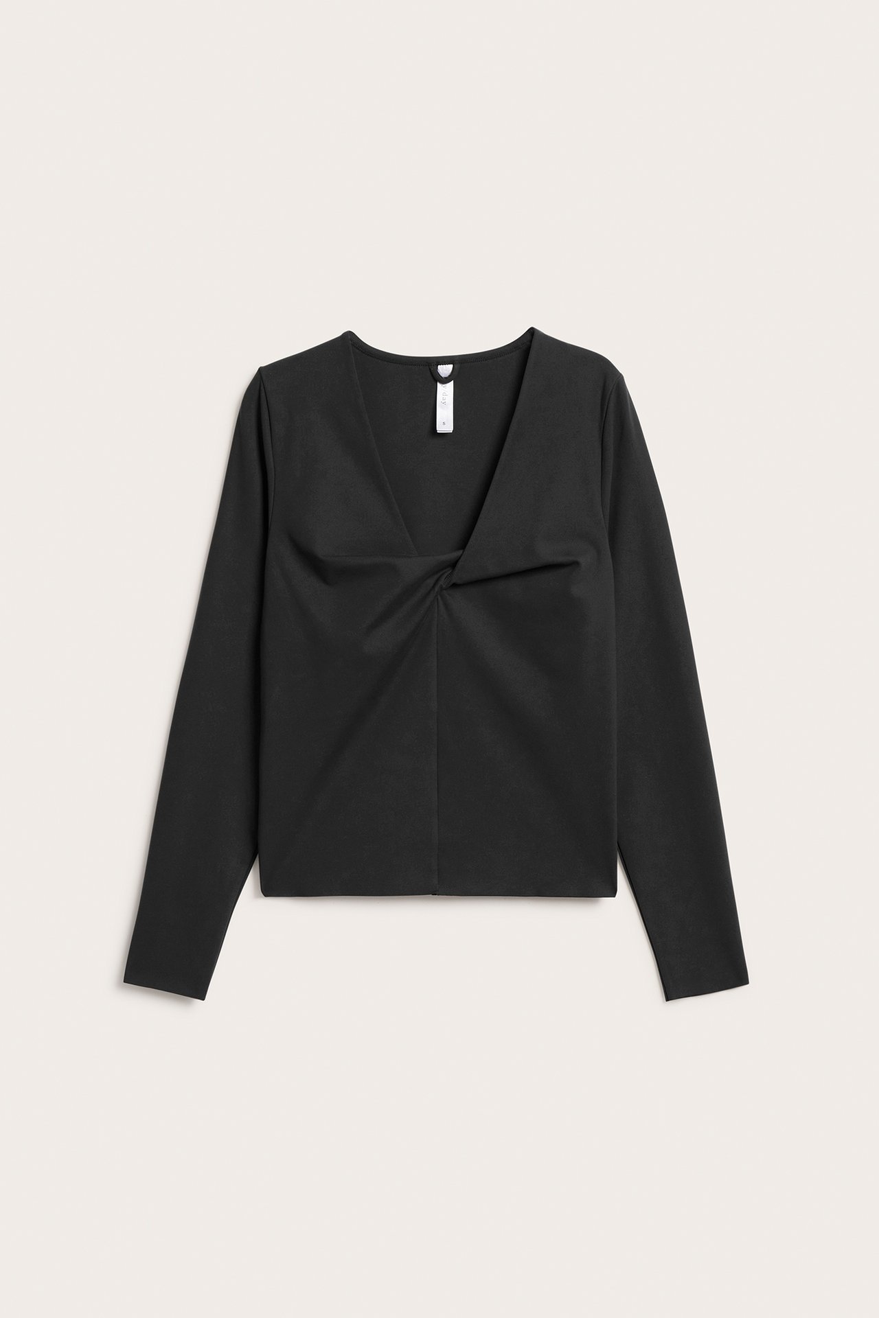 Frontbilde av en svart langermet jerseytreningsgenser med knyttet V-hals.