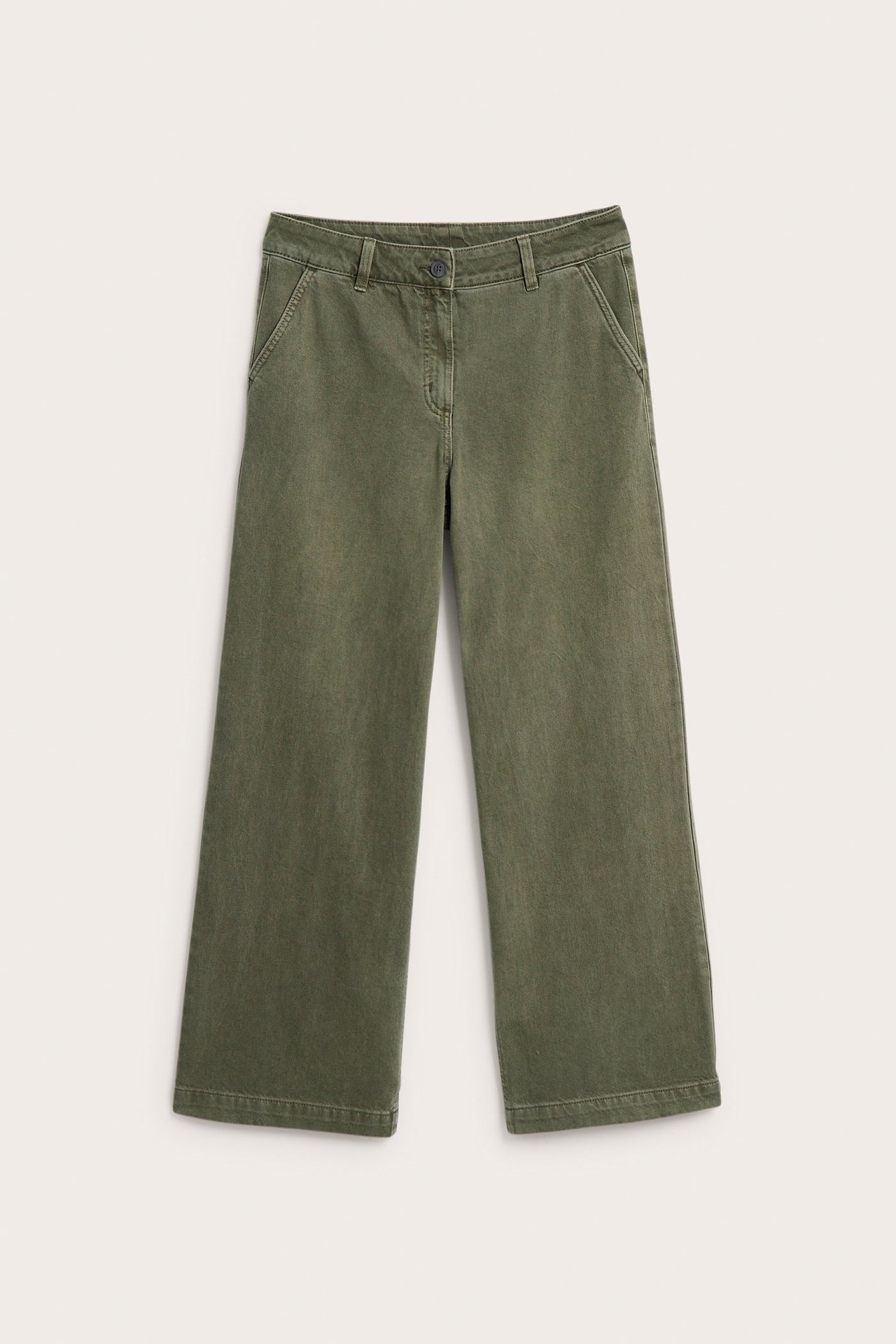 Edestäpäin, vihreät leveälahkeiset twill-housut taskuilla, napilla ja vetoketjulla.