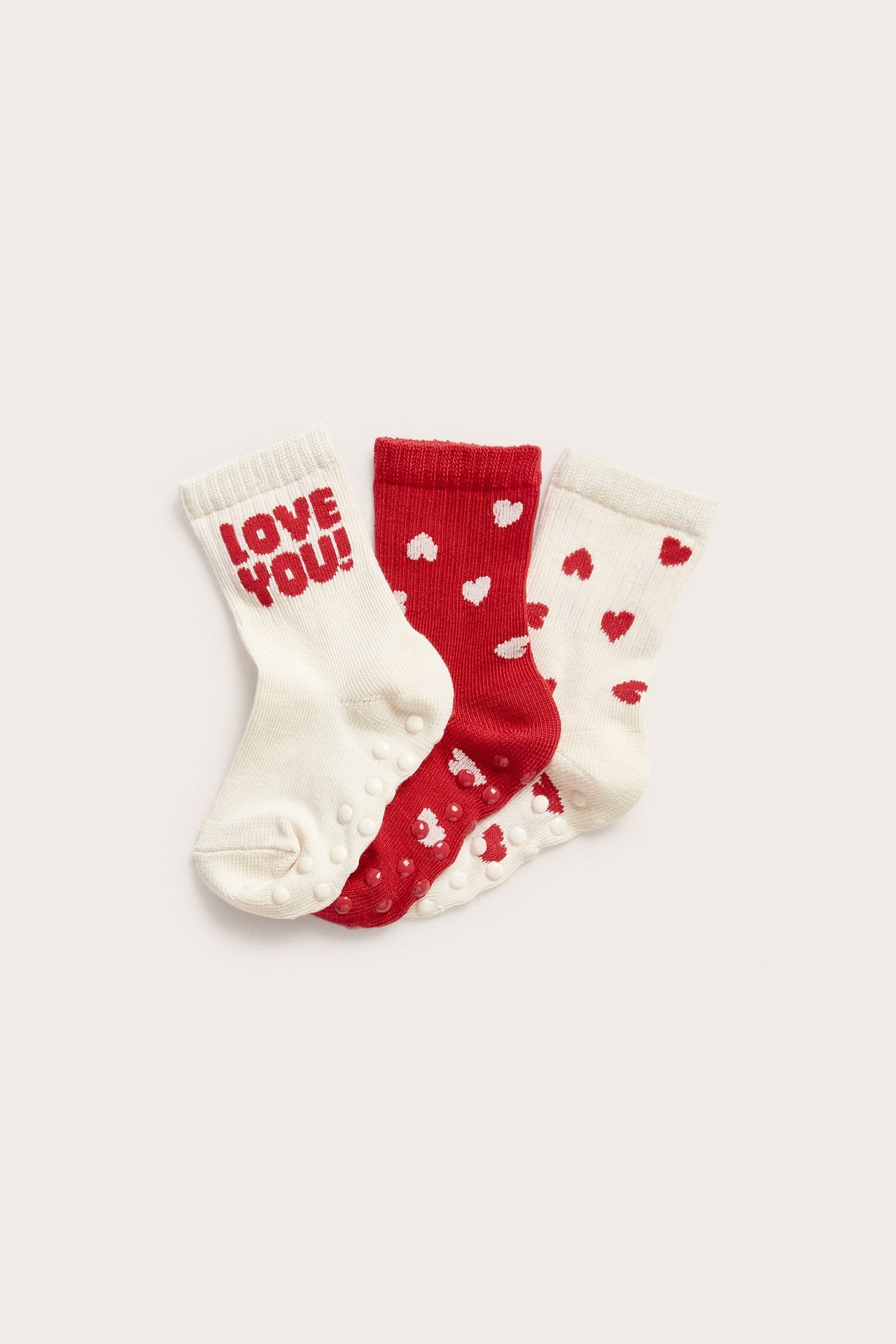 Off-white 'LOVE YOU!' og rød hjerte-mønstret baby sokker 3-pakning med antiskli såler.