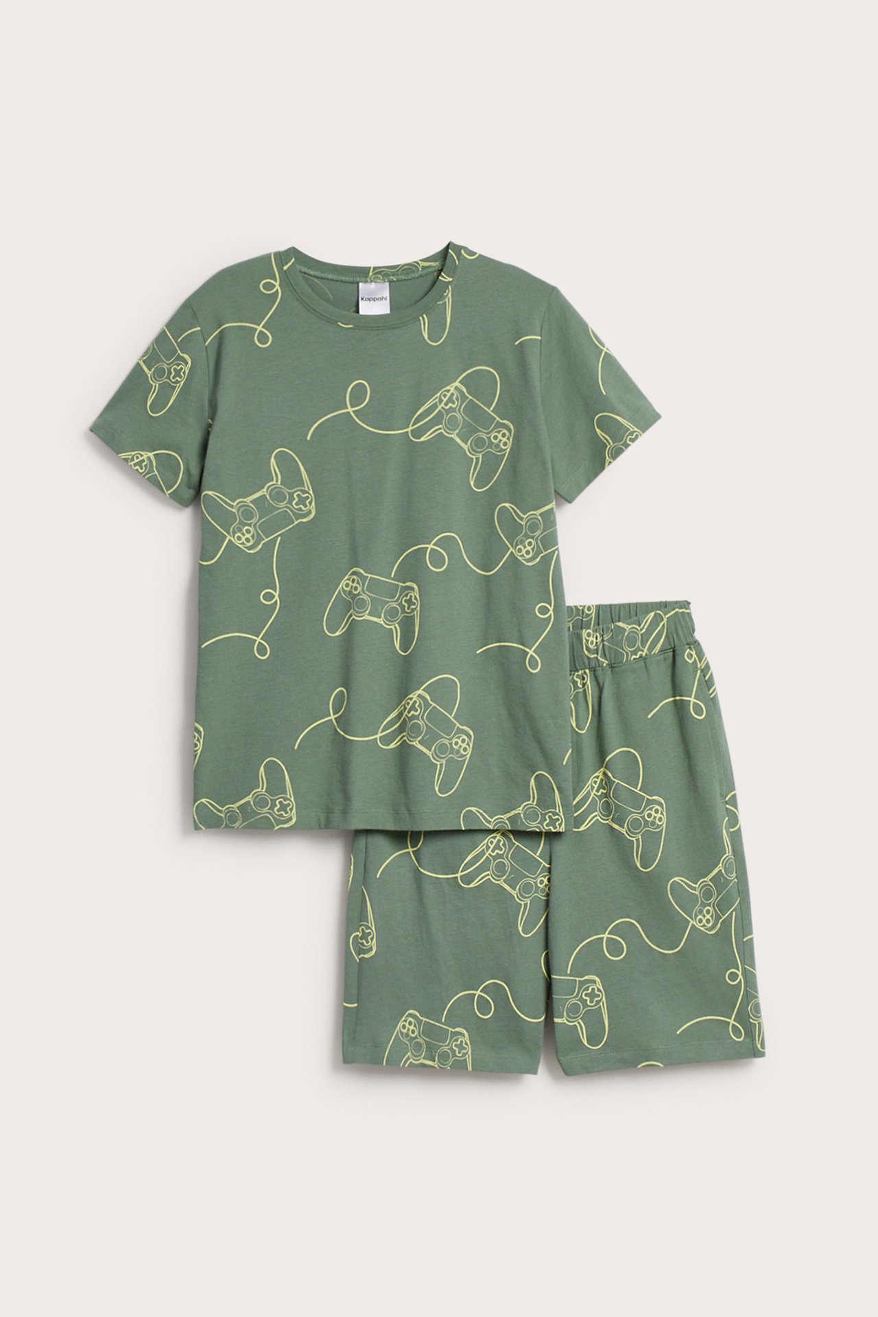 Framsida: Grön kort pyjamas i bomull med gult mönster av spelkontroller.