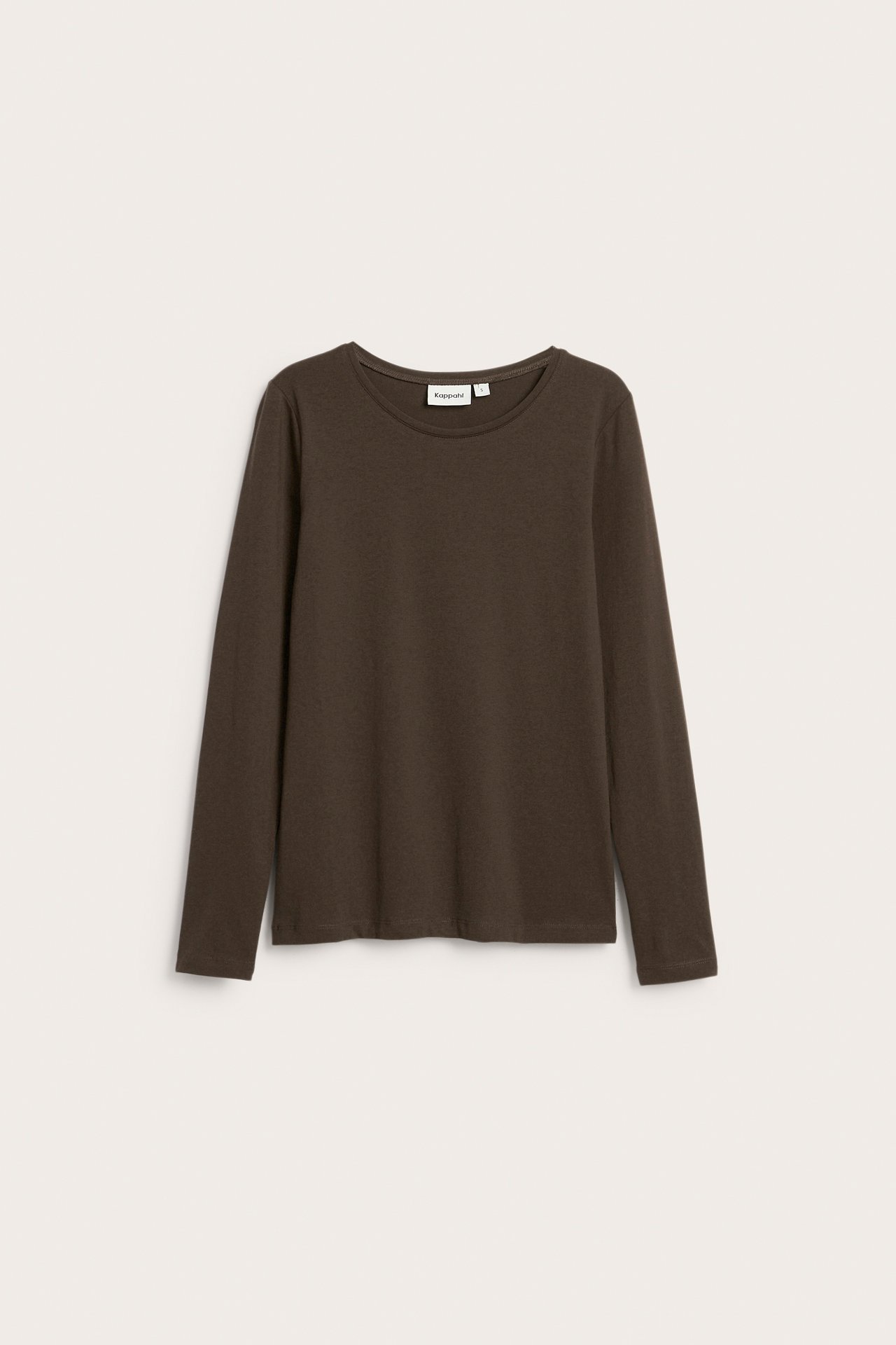 Forfra: en mørk brun, ensfarget langermet basistopp i bomullsblanding med rund hals.