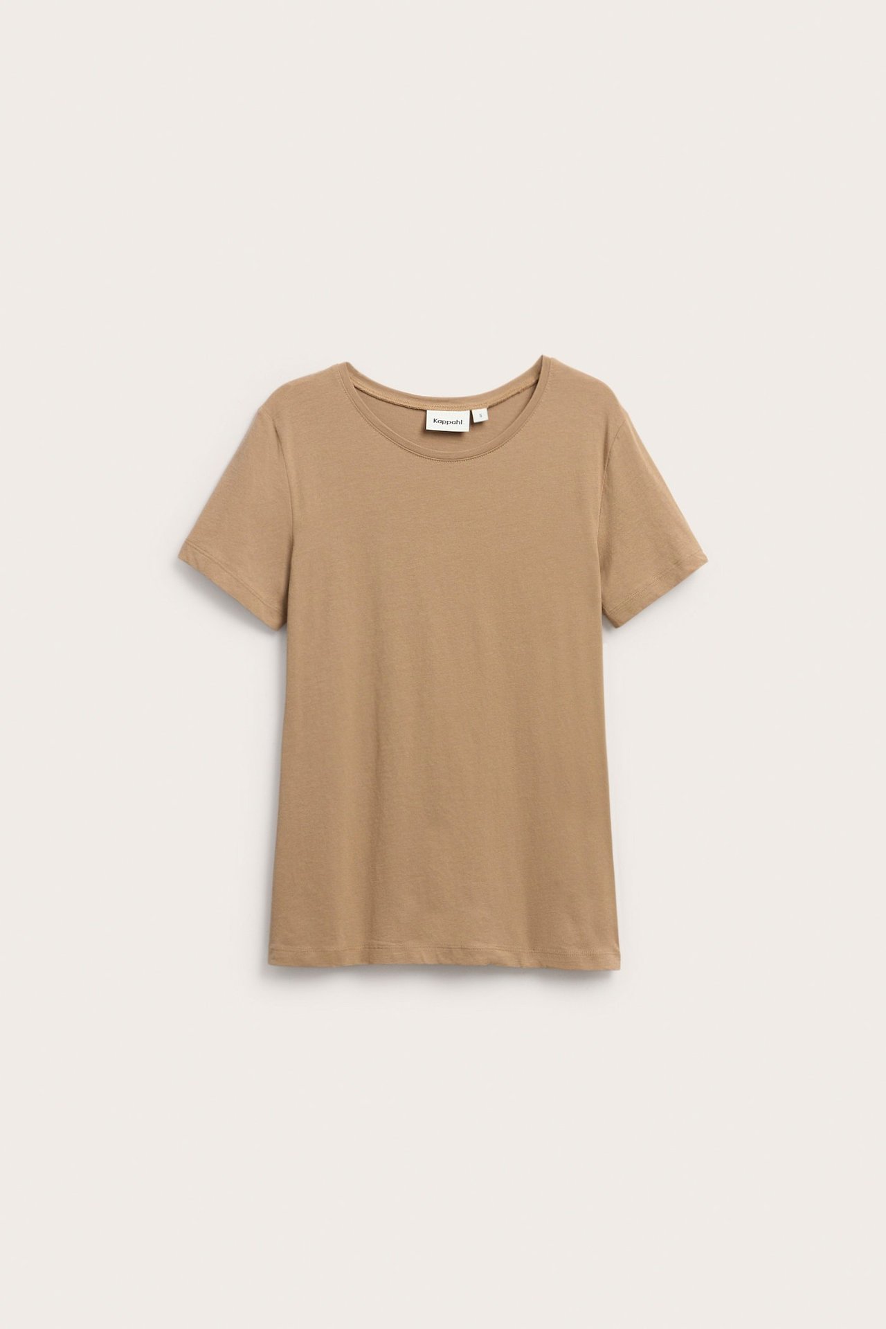 Edestäpäin kuvattu naisten beige, yksivärinen, lyhythihainen puuvillasekoitepaita pyöreällä pääntiellä.