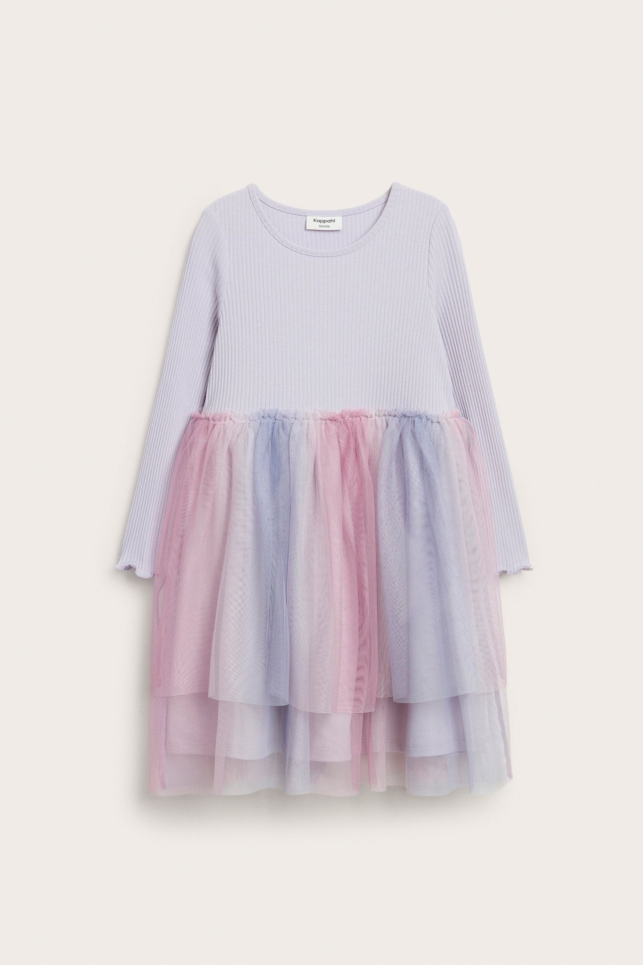Widok z przodu: Dziecięca sukienka z jasnoliliową prążkowaną górą i warstwową różowo-niebieską tiulową spódnicą.