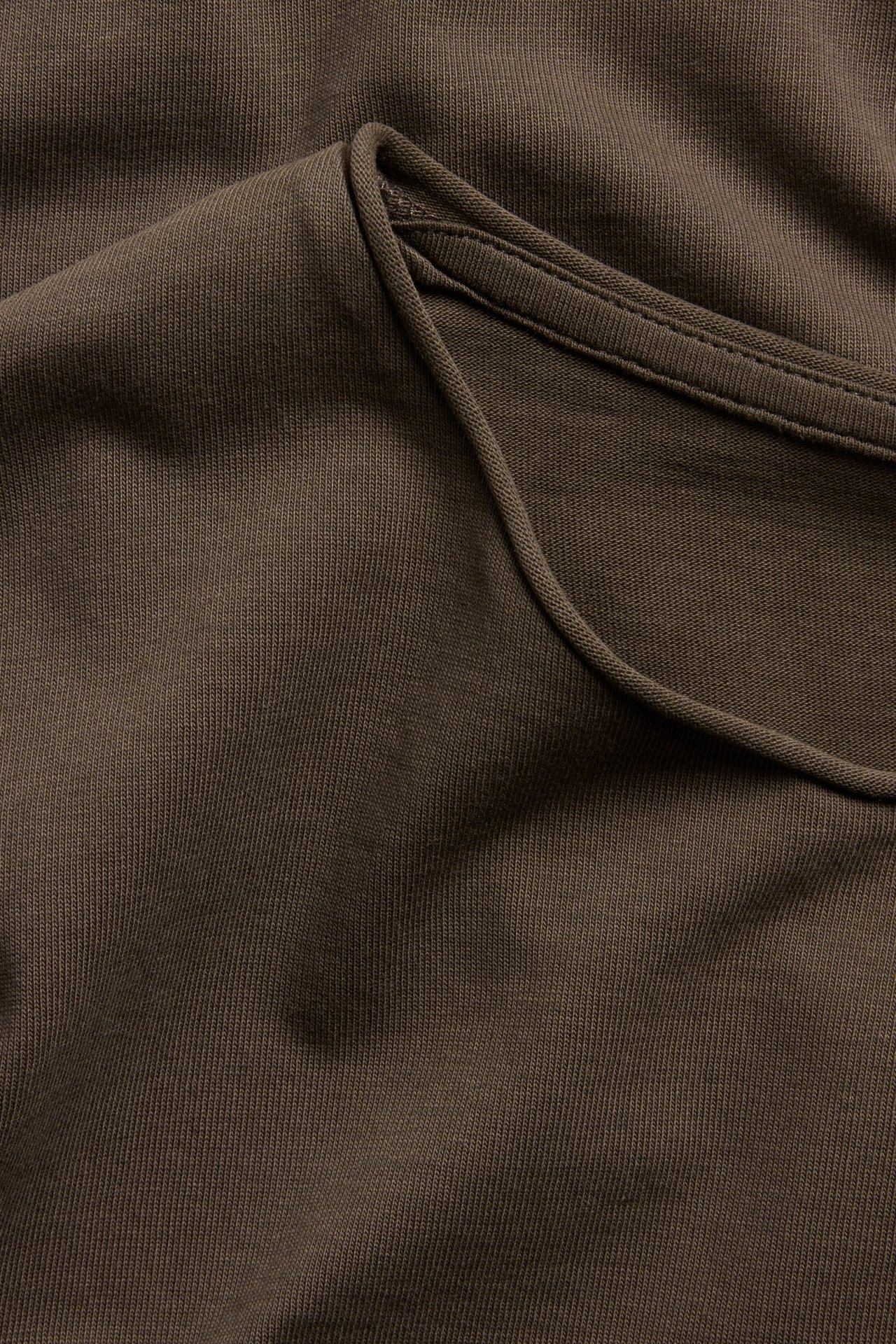 Ciemnobrężysta bluzka długi rękaw, mocny jersey, z surowymi krawędziami, dla kobiet.