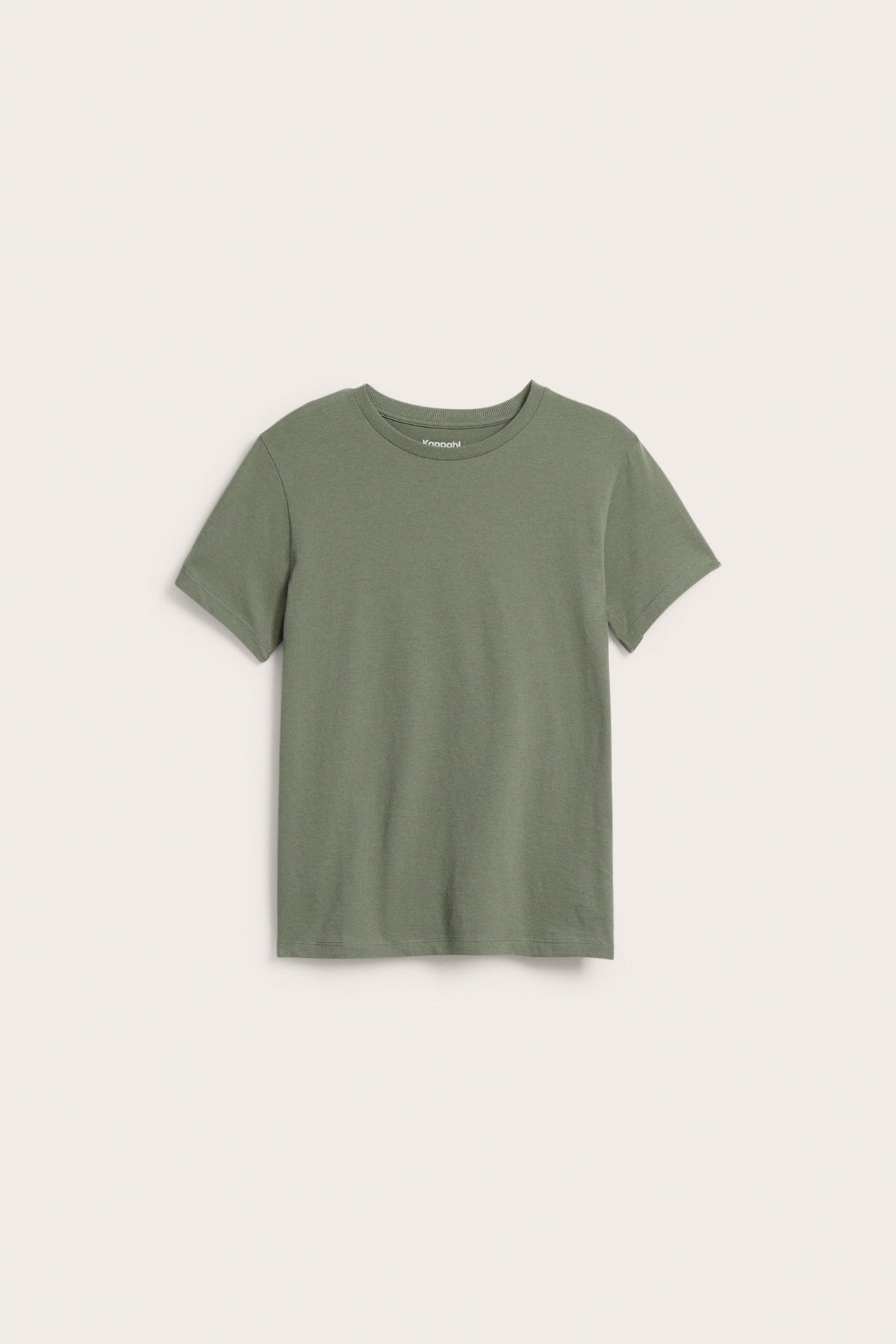Edestä, yksivärinen vihreä puuvillainen lyhythihainen lasten T-paita ribbineulekauluksella.