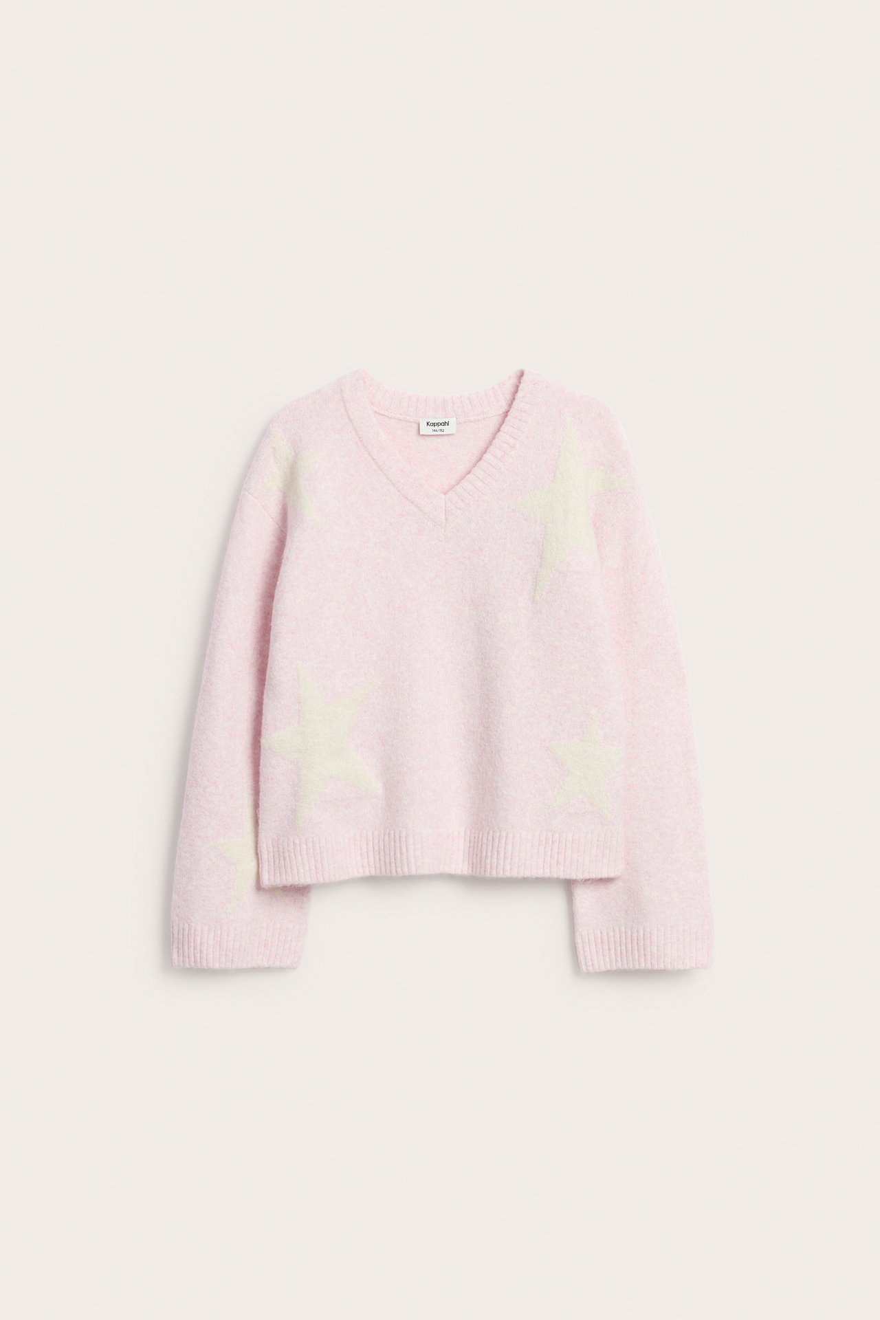 Frontvisning av en rosa strikket V-halsgenser med lysegule stjernemønster.