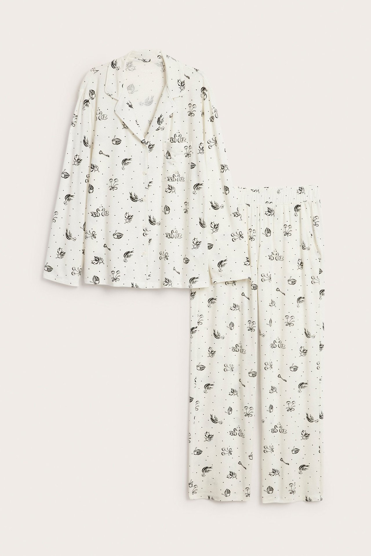 Widok z przodu: Ecru piżama lyocell we wzory. Koszula zapinana na guziki i proste spodnie z gumką.