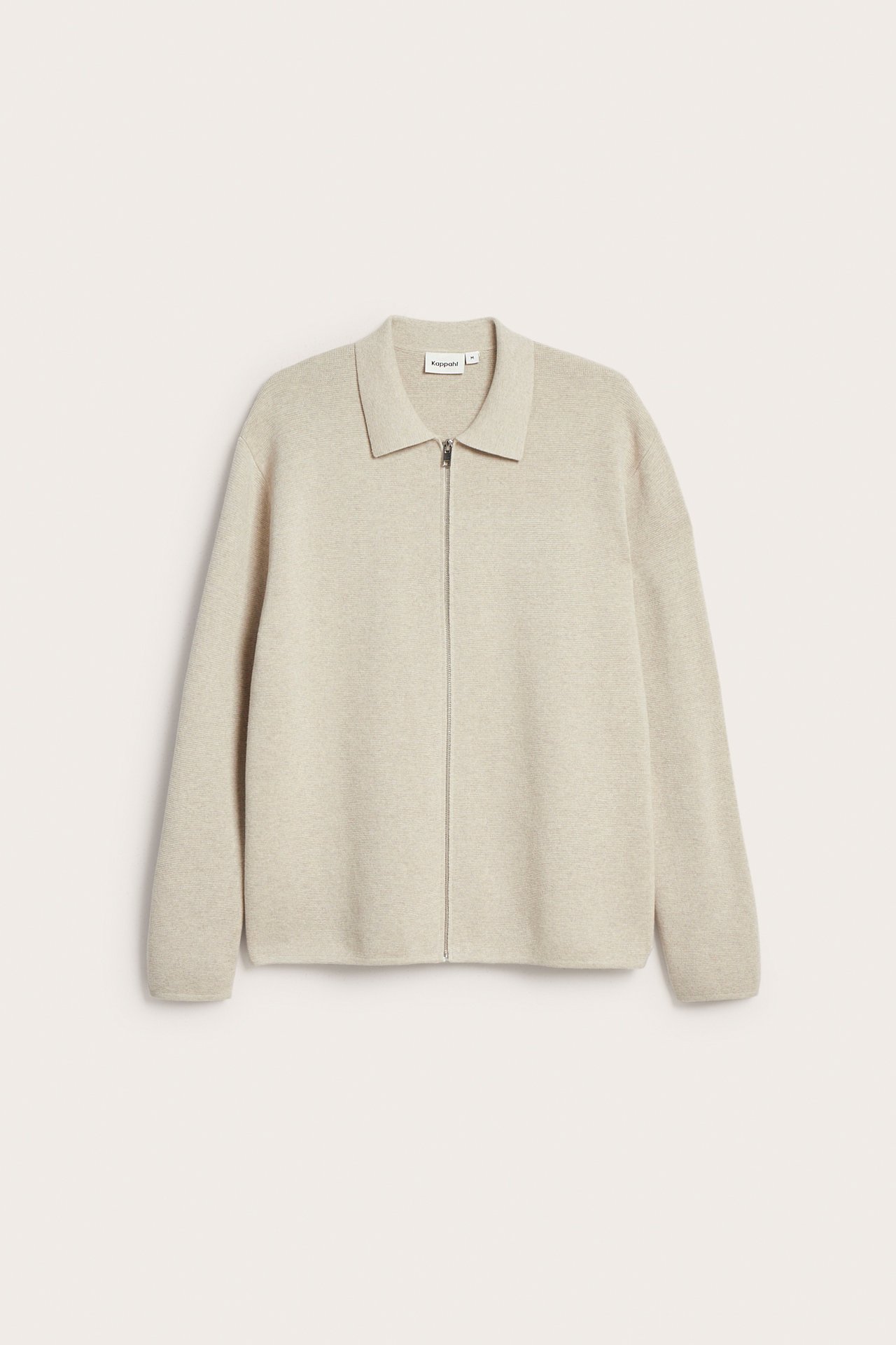 Forfra, en melert beige strikket bomullscardigan for herre med glidelås foran og krage.